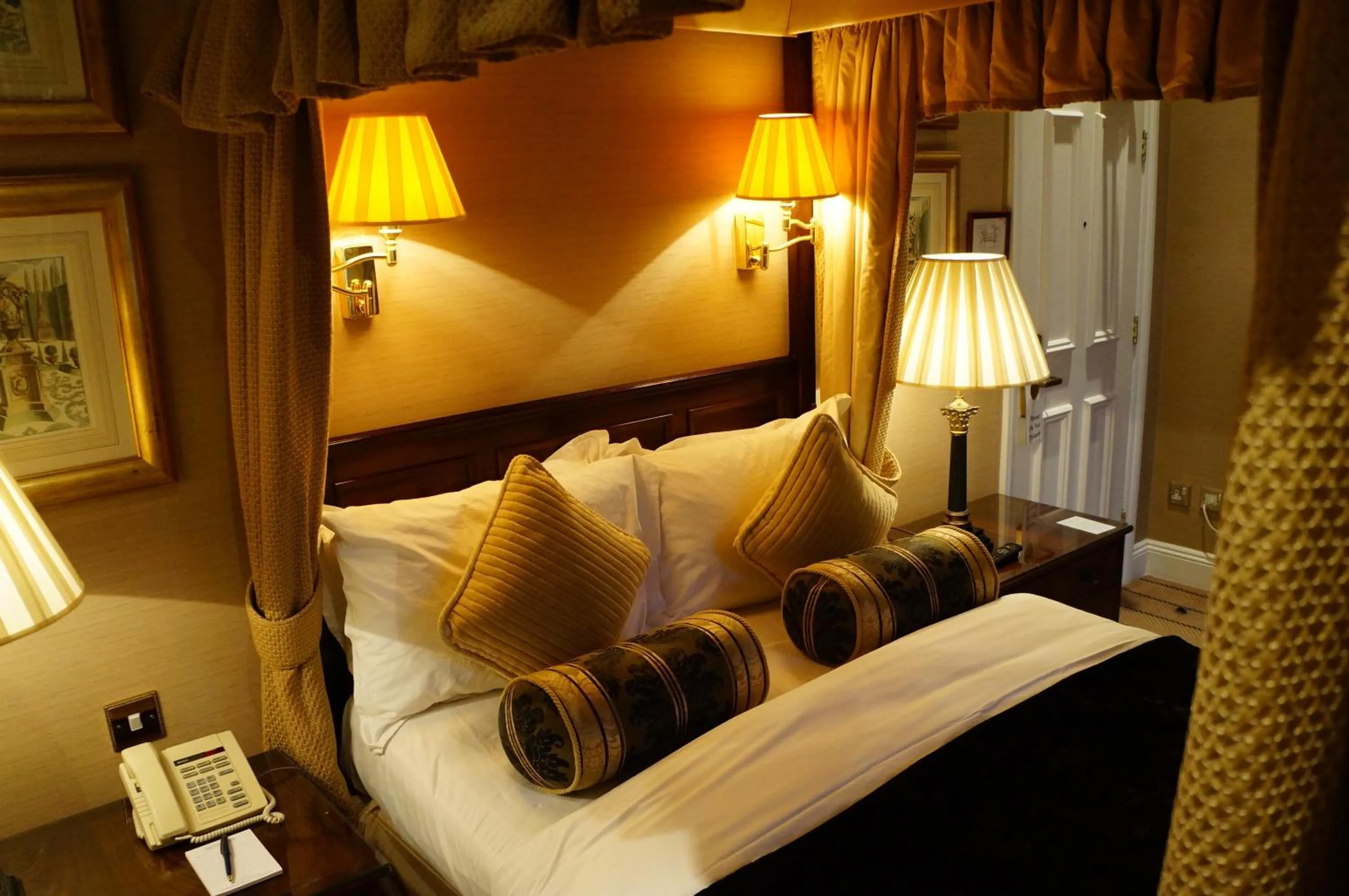 Bed in The Colonnade