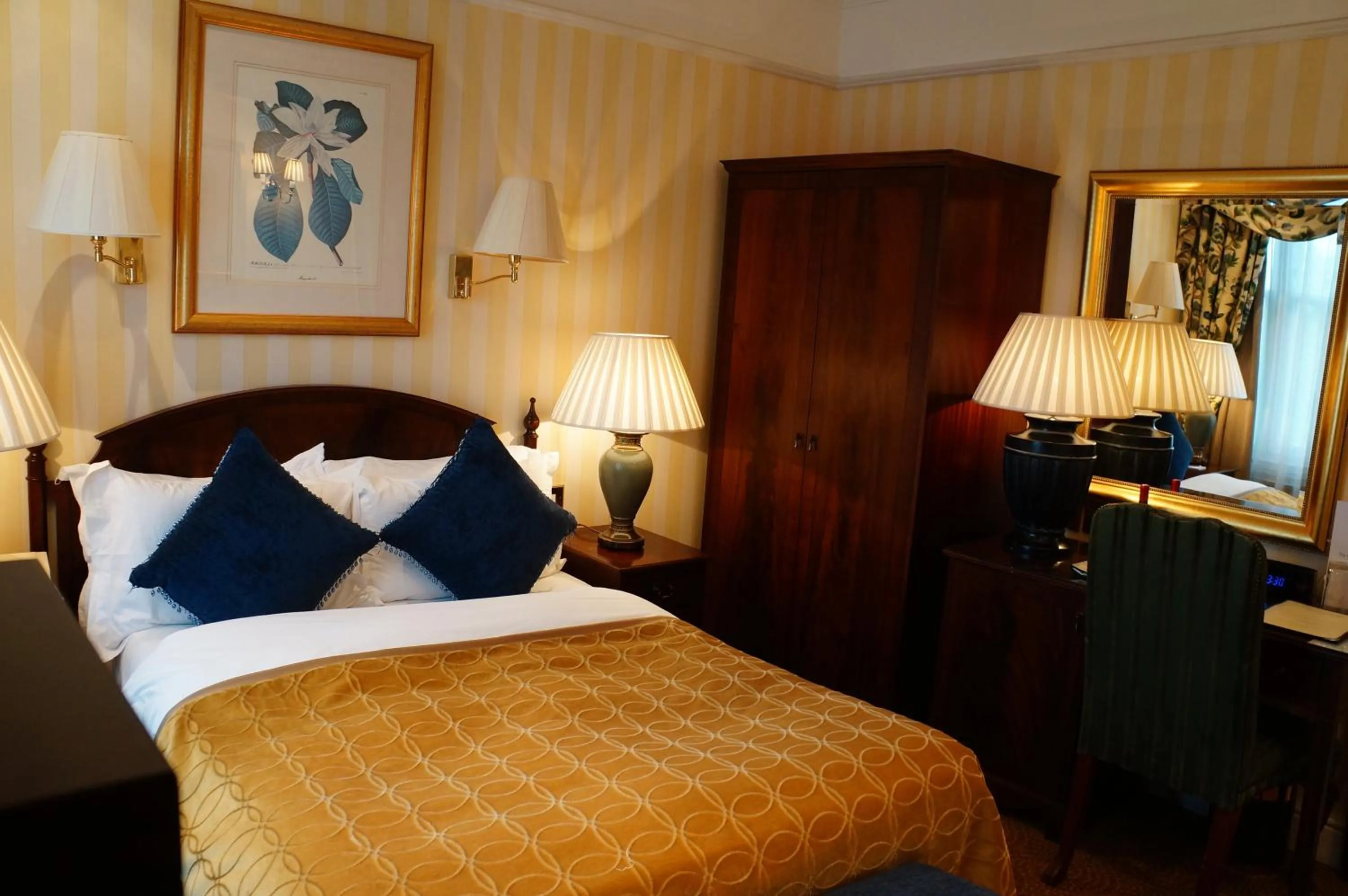 Bed in The Colonnade