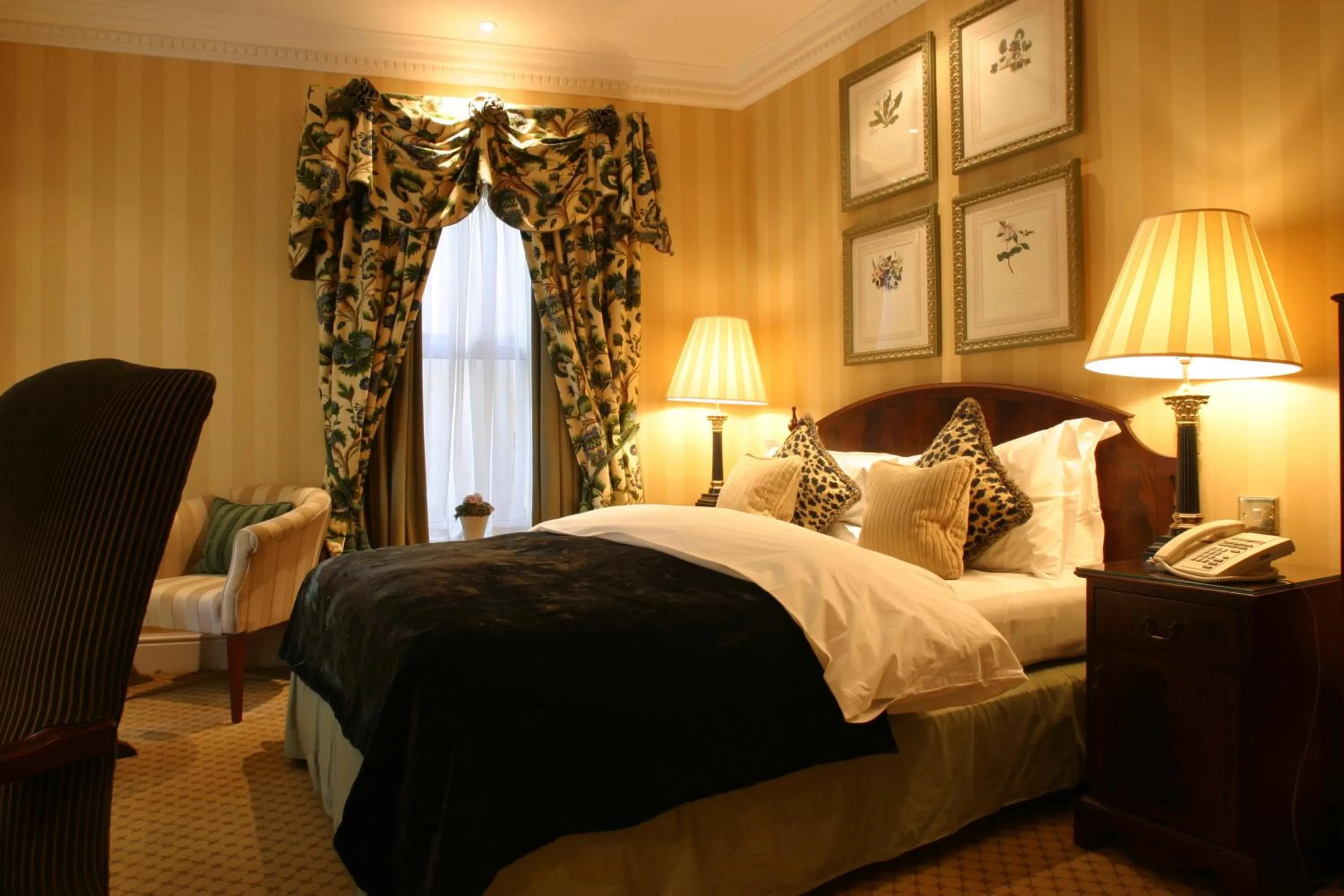 Bed in The Colonnade