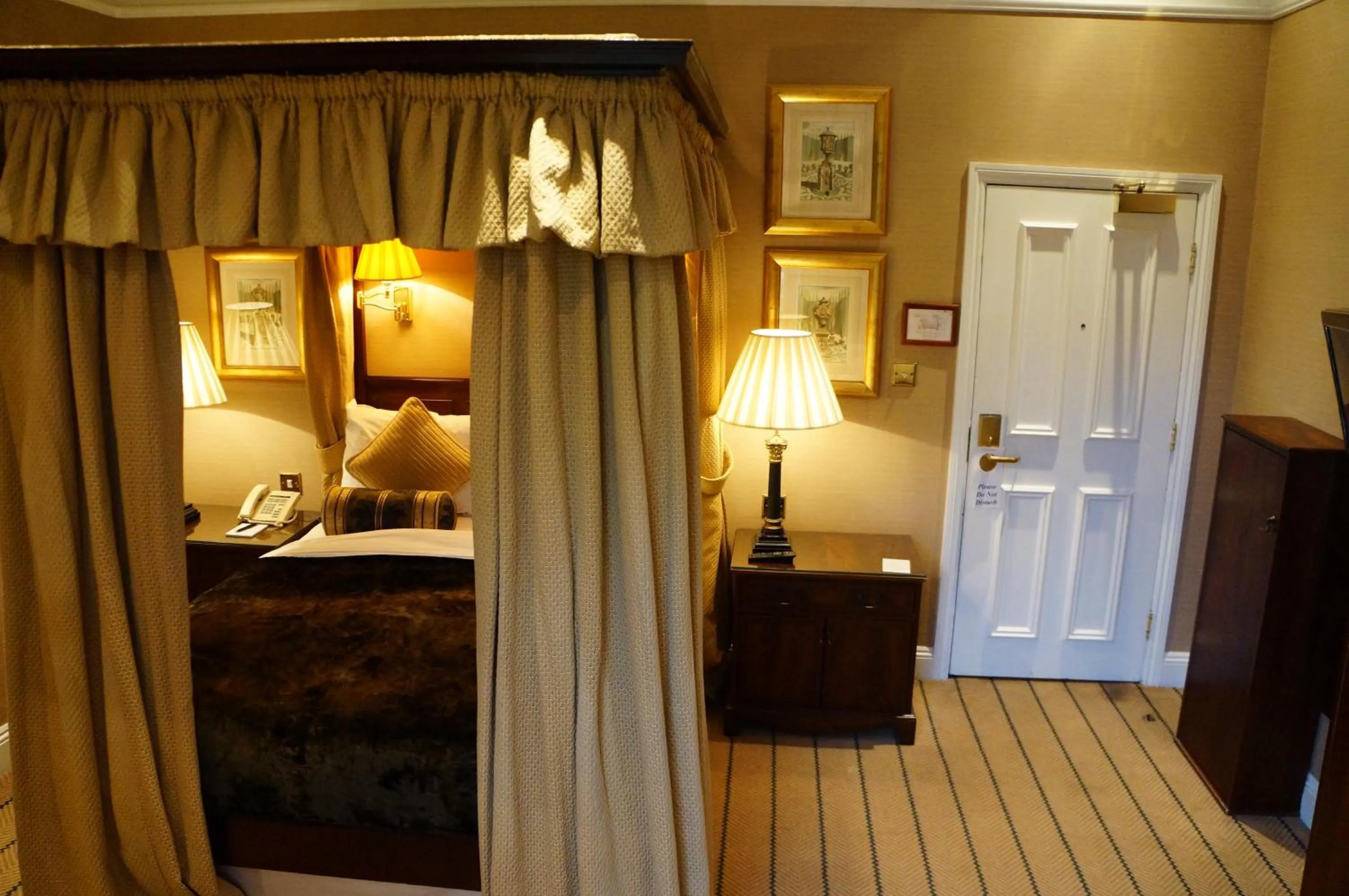 Bed in The Colonnade