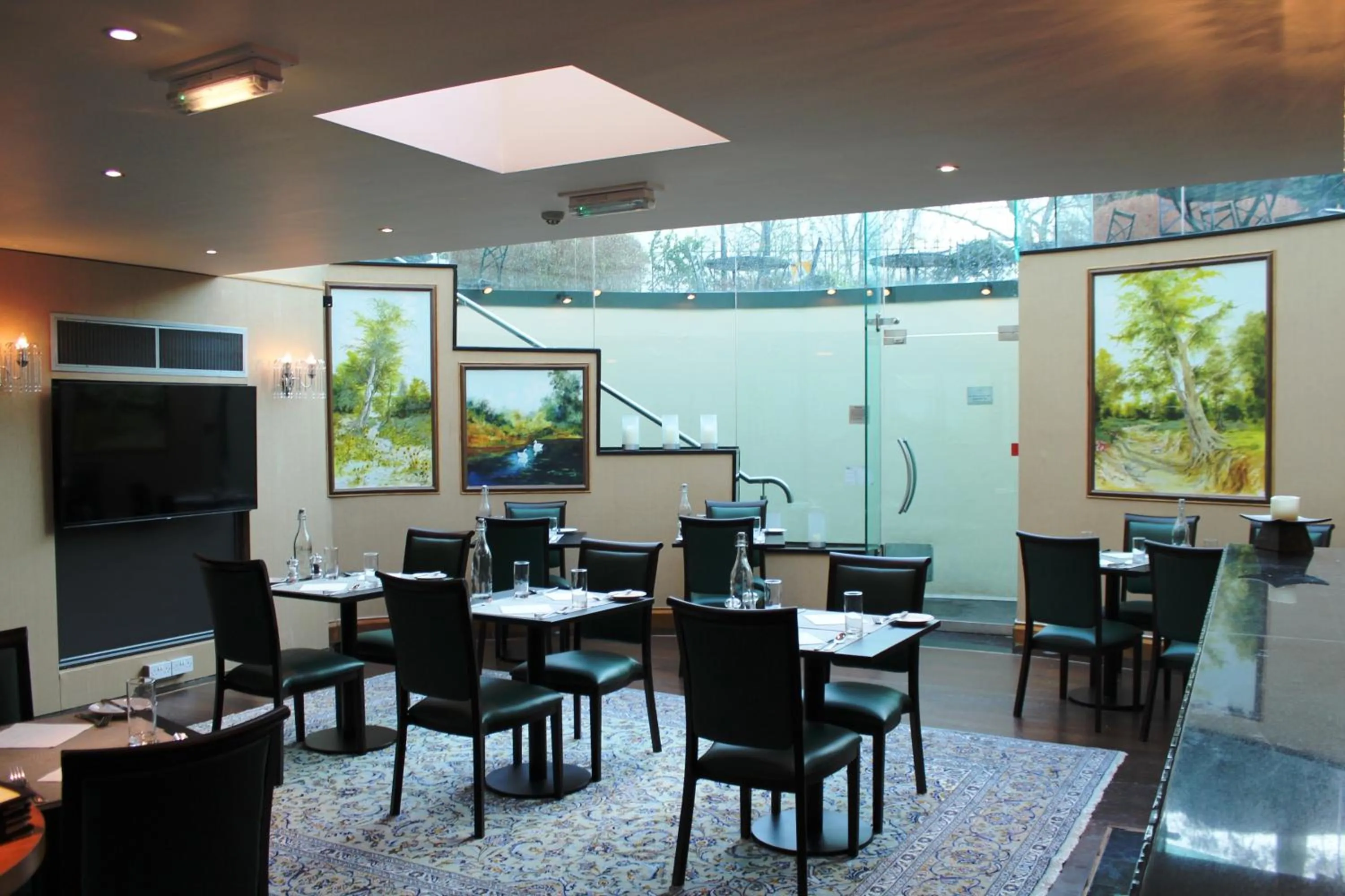 Restaurant/places to eat in The Colonnade