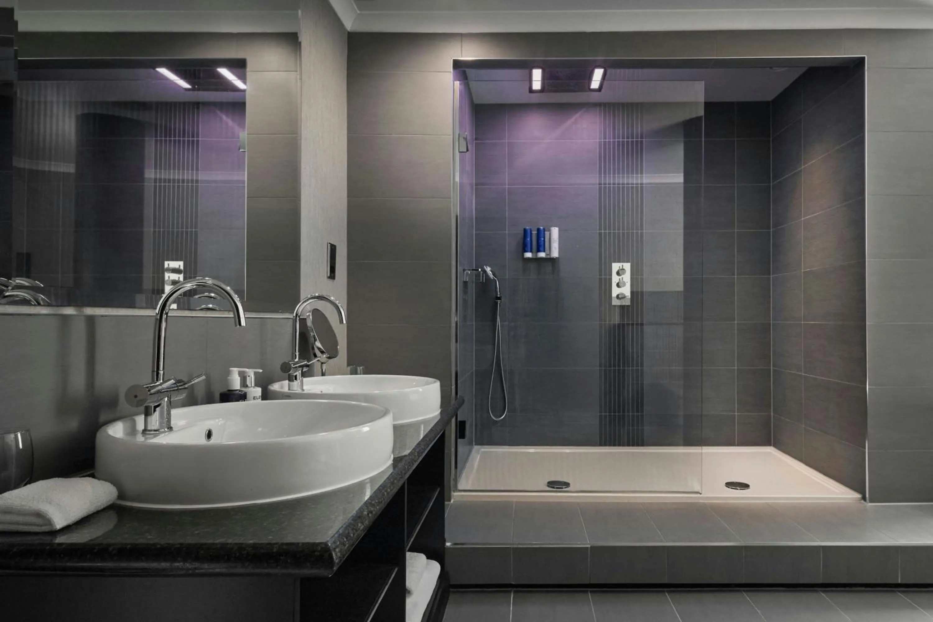 Photo of the whole room in The Glasshouse, Autograph Collection