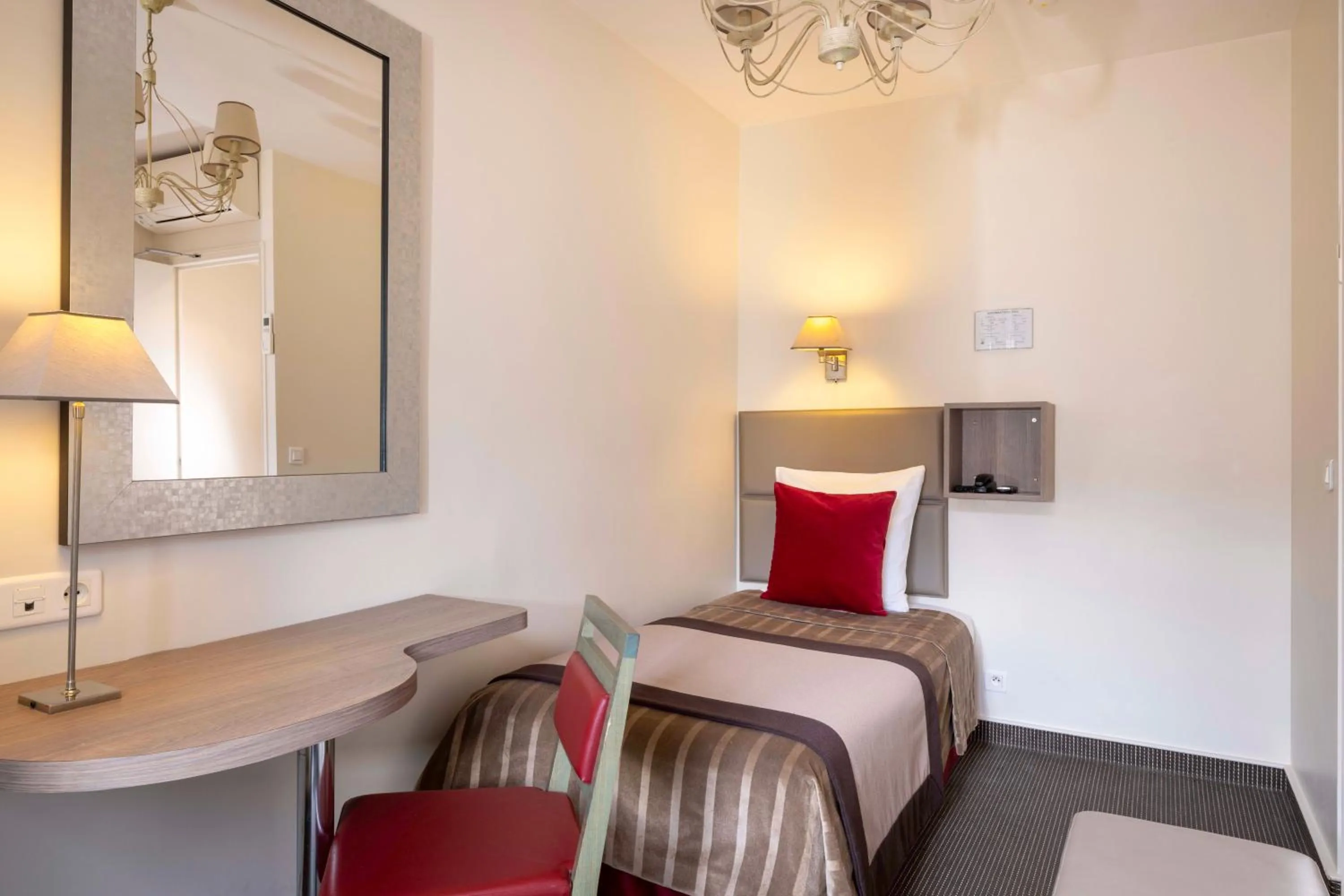 Photo of the whole room, Bed in Hôtel Saint Pierre