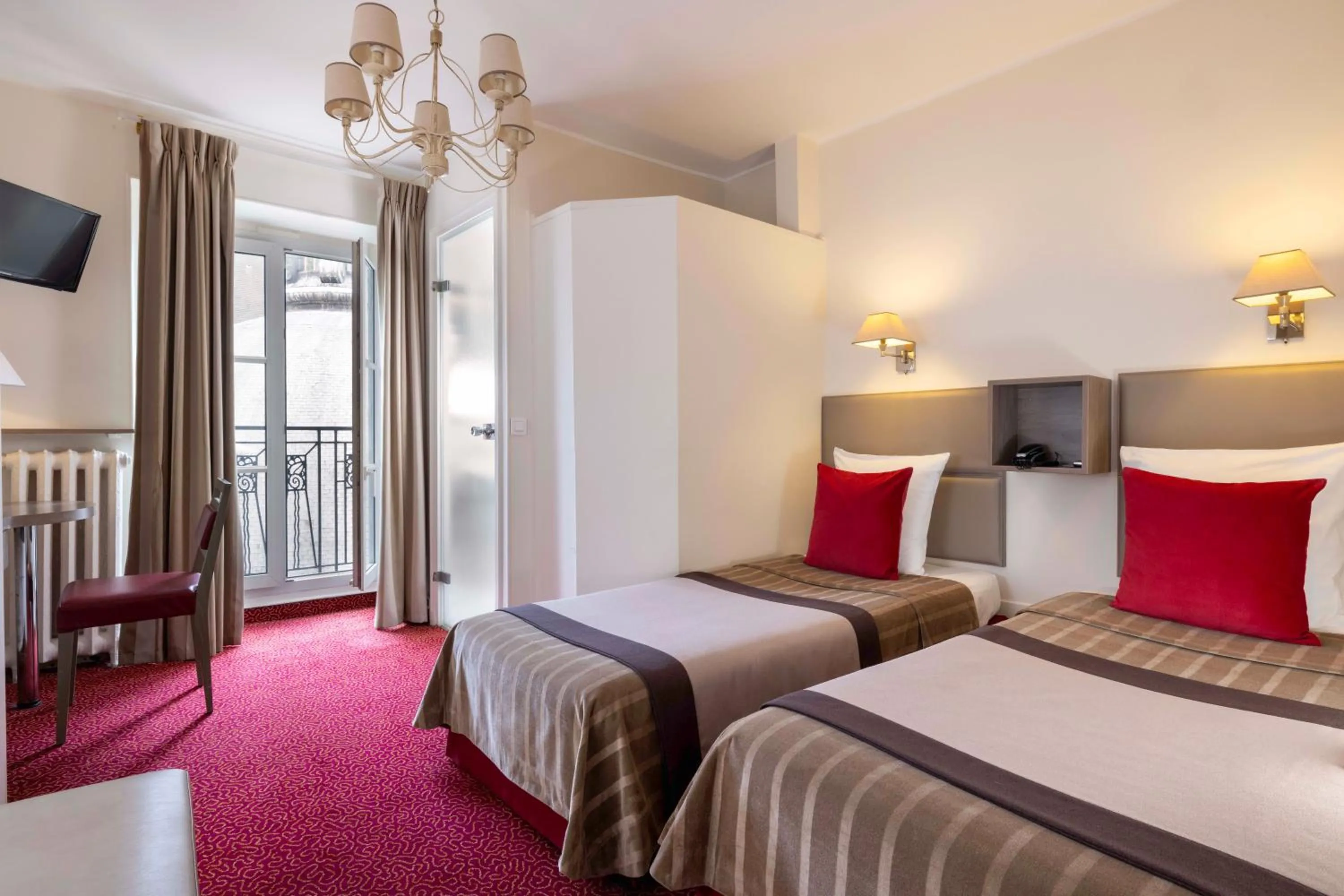 Photo of the whole room, Bed in Hôtel Saint Pierre