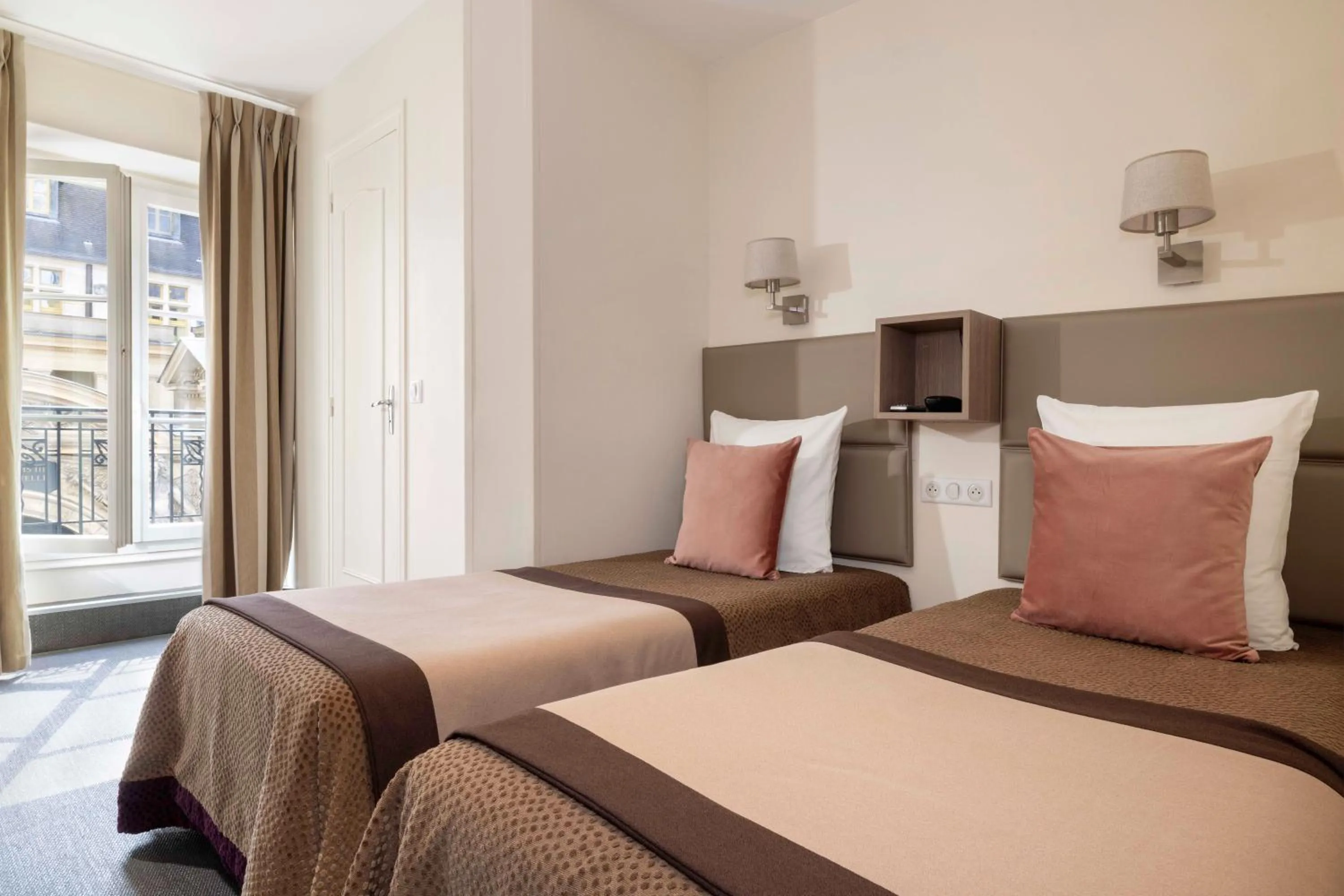 Bedroom, Bed in Hôtel Saint Pierre