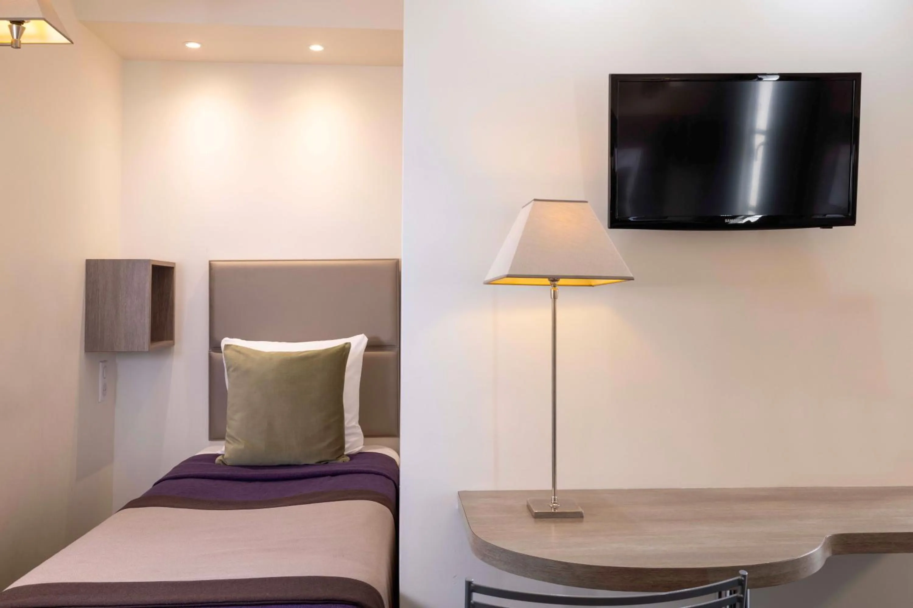 Bed in Hôtel Saint Pierre