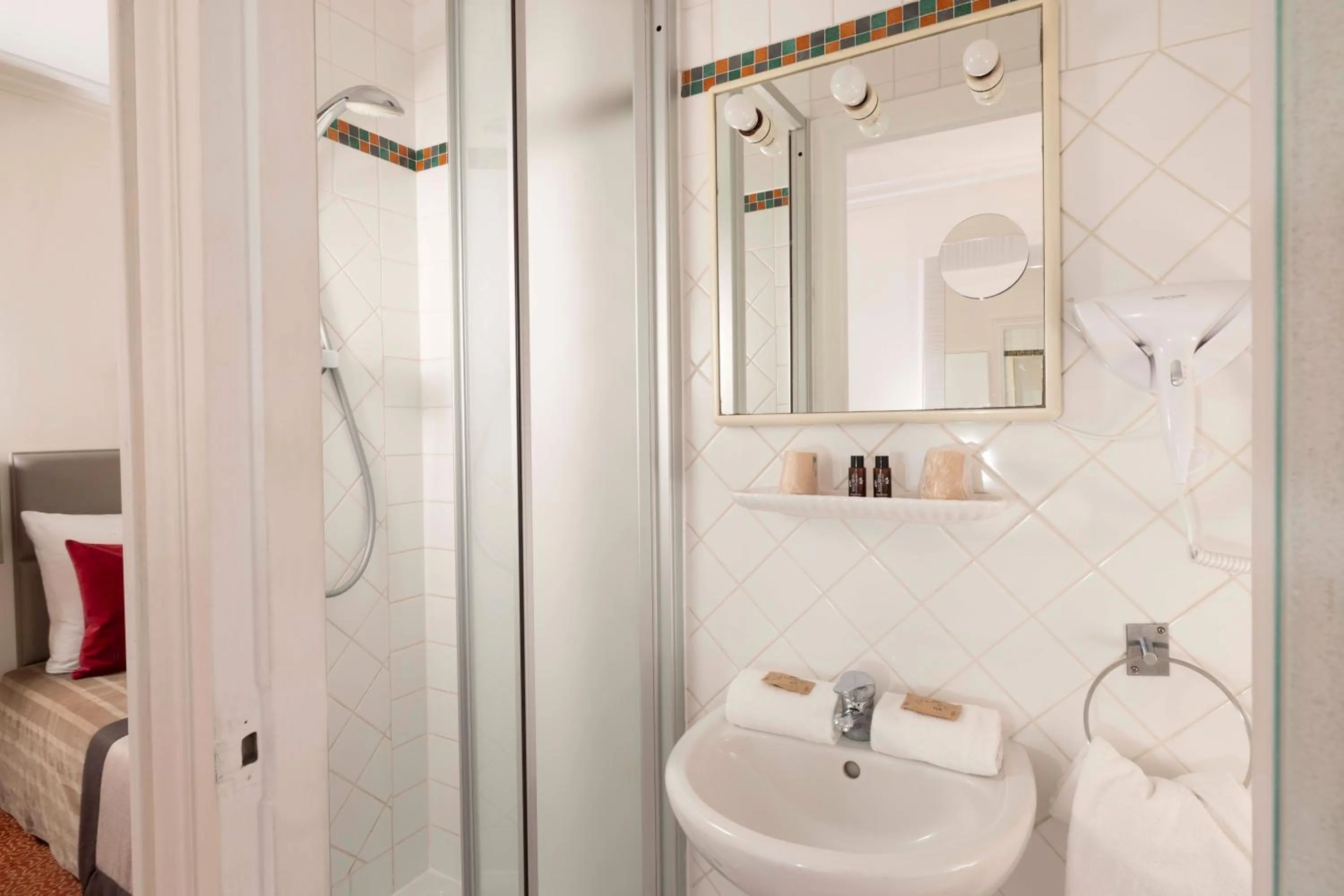 Bathroom in Hôtel Saint Pierre