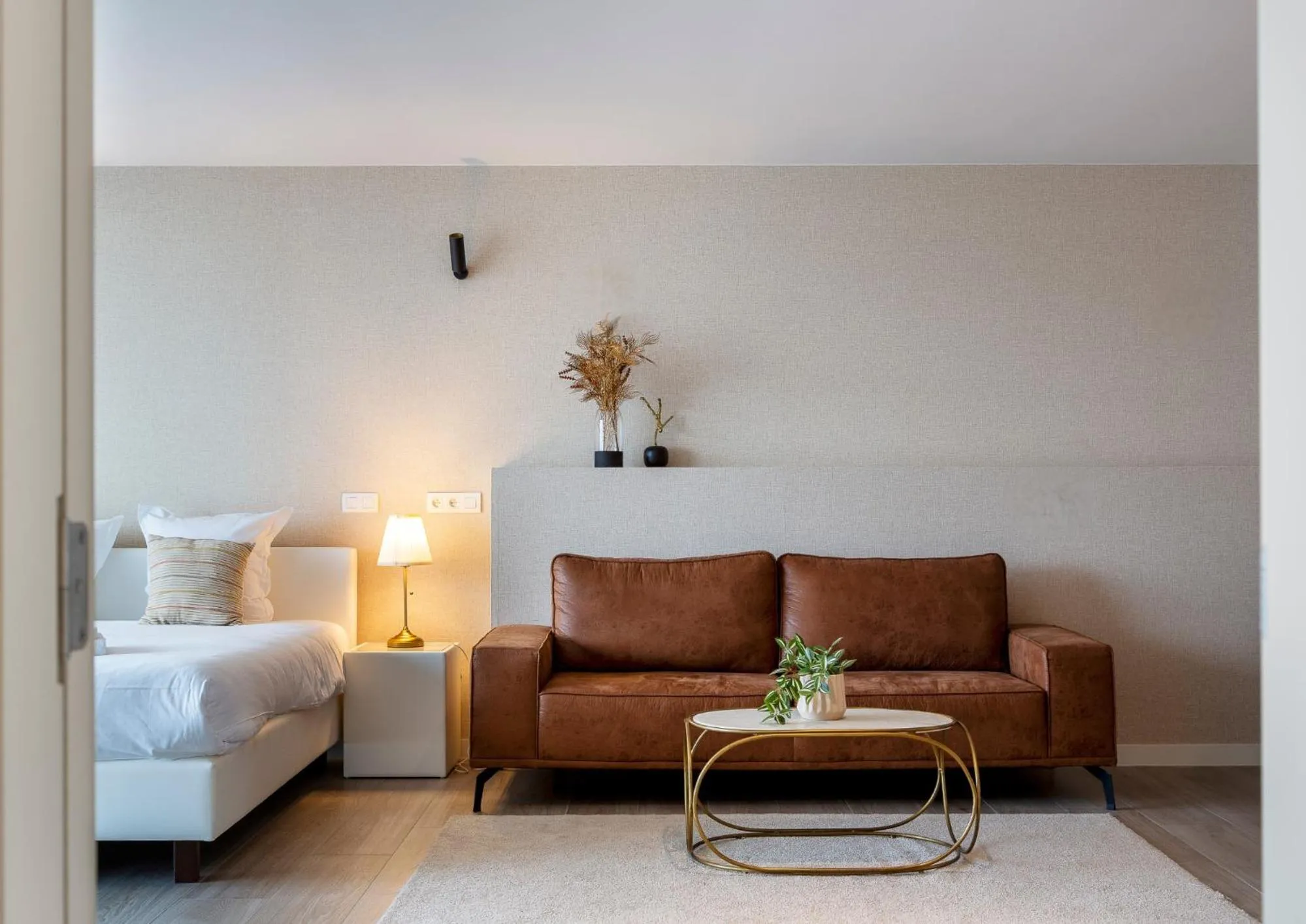 Photo of the whole room, Bed in Hotel Acropolis " Op het sportiefste park van de kust "