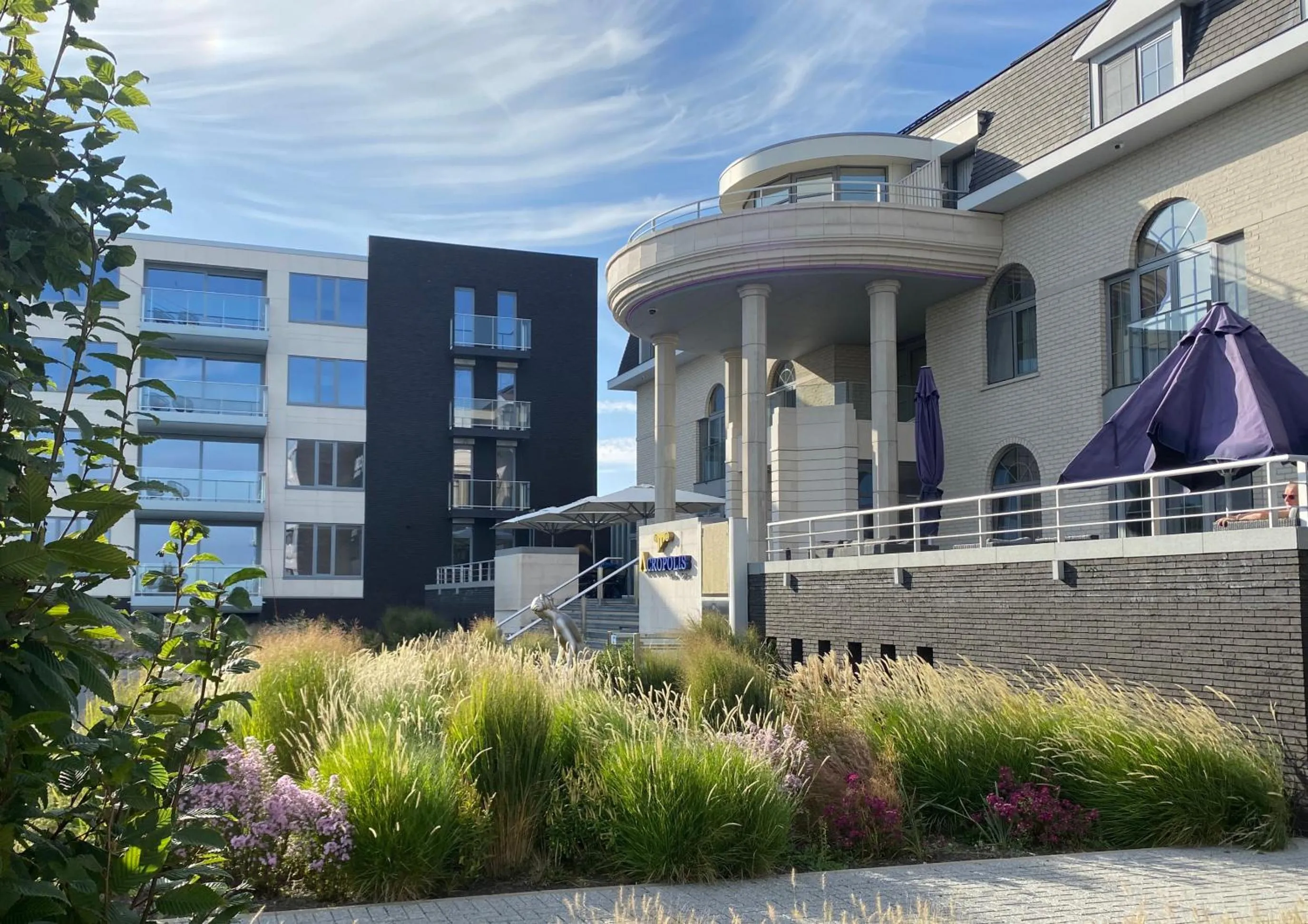 Property building in Hotel Acropolis " Op het sportiefste park van de kust "