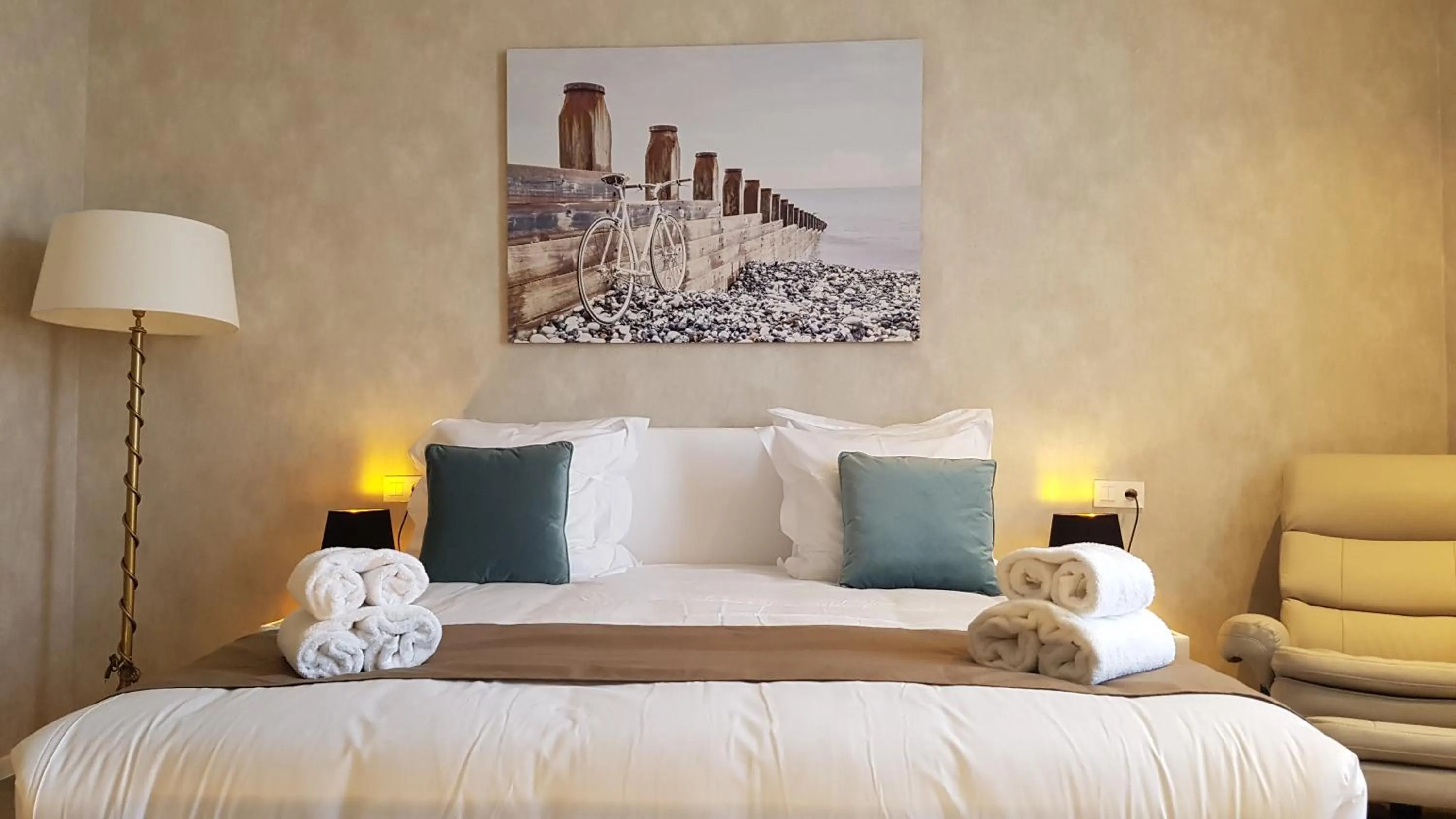 Bedroom, Bed in Hotel Acropolis " Op het sportiefste park van de kust "