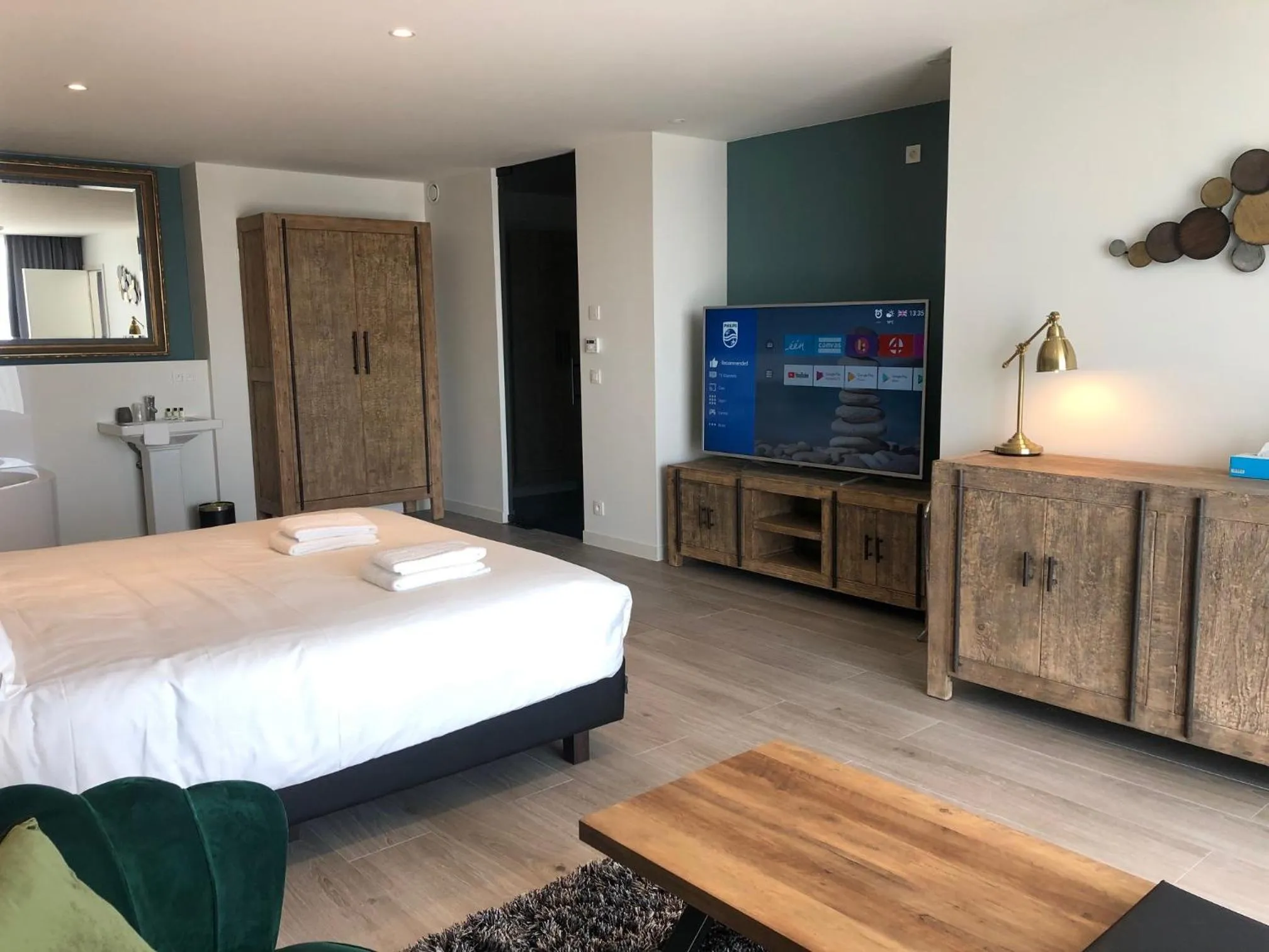 Bed in Hotel Acropolis " Op het sportiefste park van de kust "