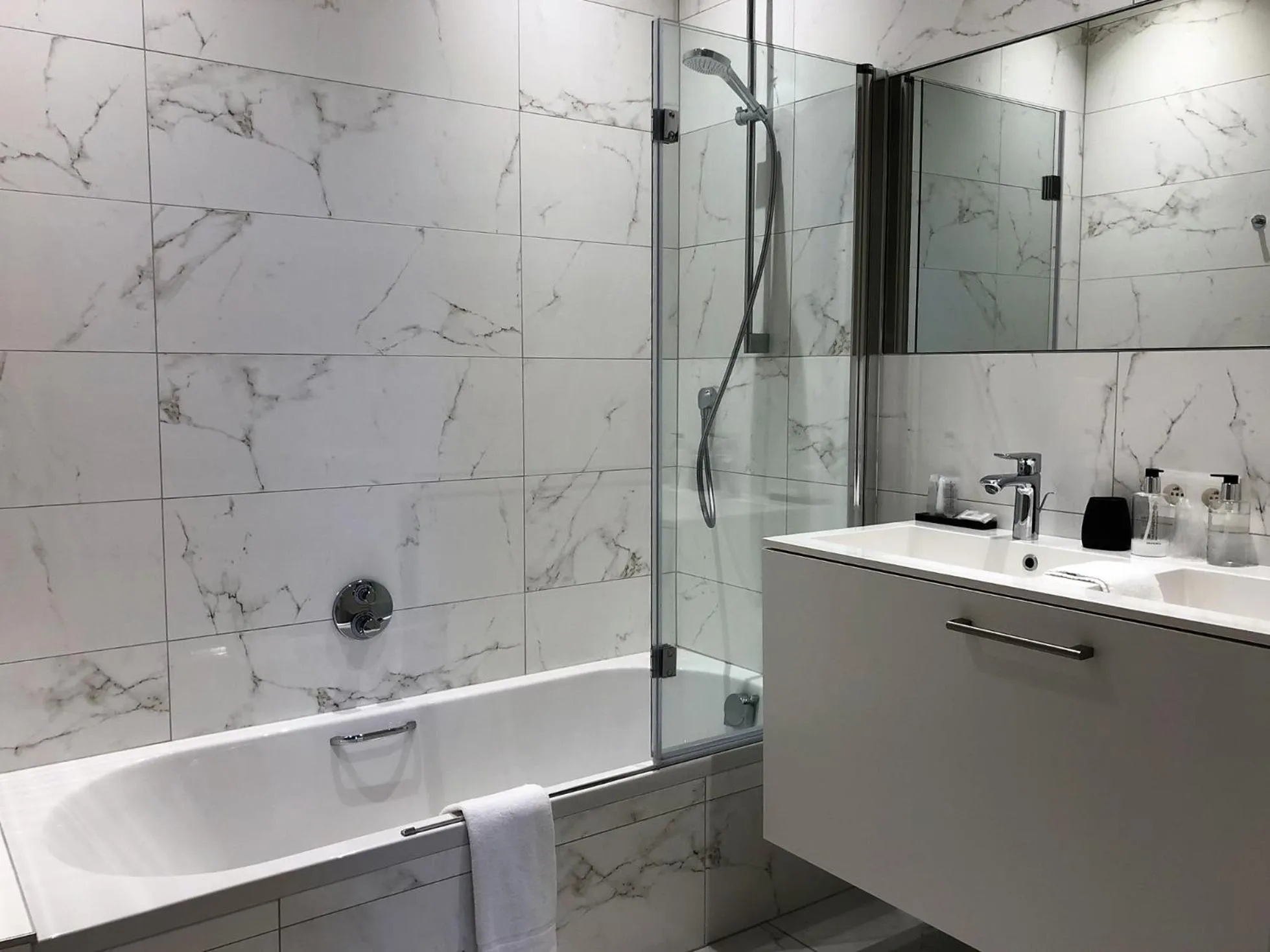 Bathroom in Hotel Acropolis " Op het sportiefste park van de kust "