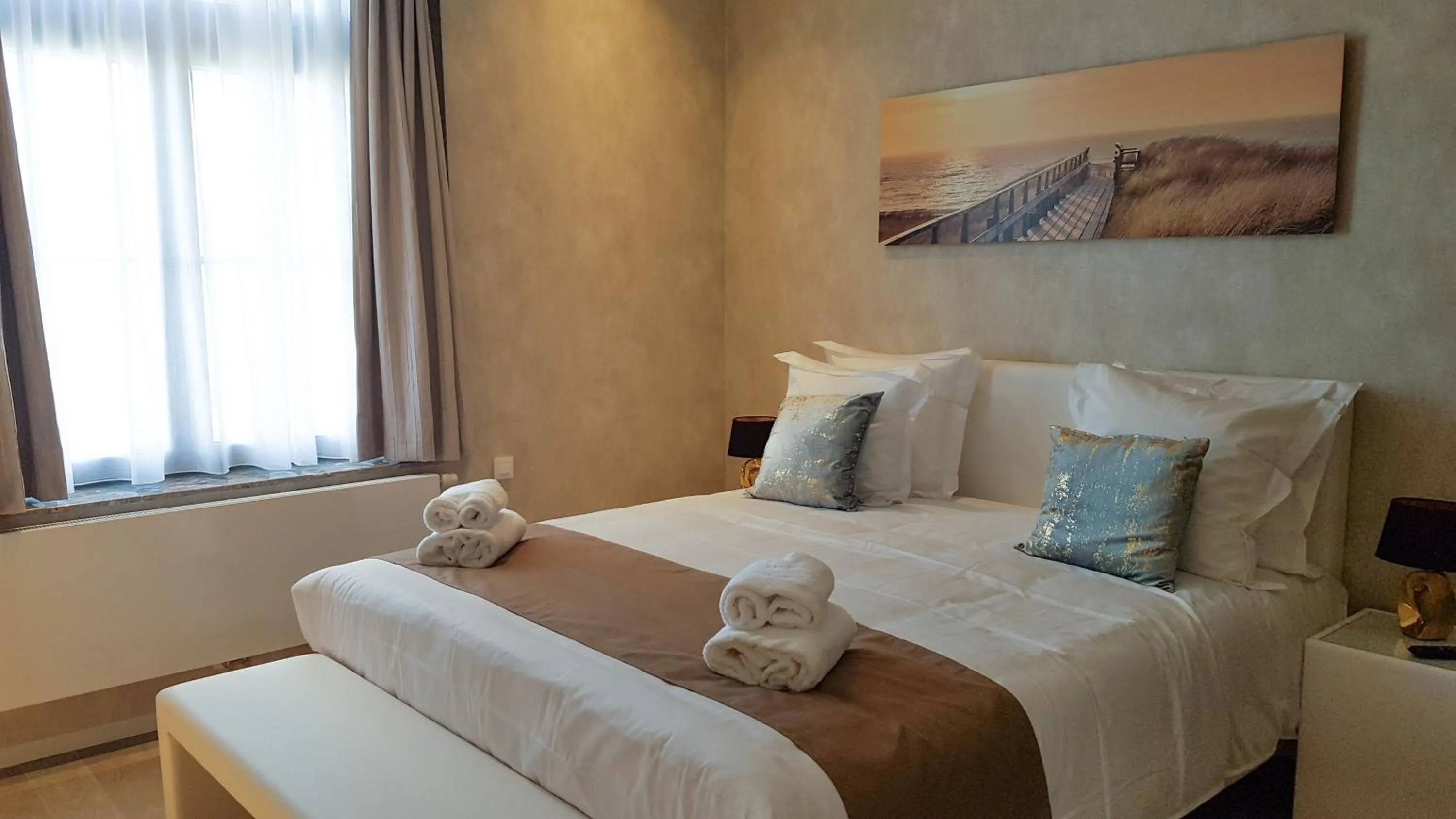 Bedroom, Bed in Hotel Acropolis " Op het sportiefste park van de kust "