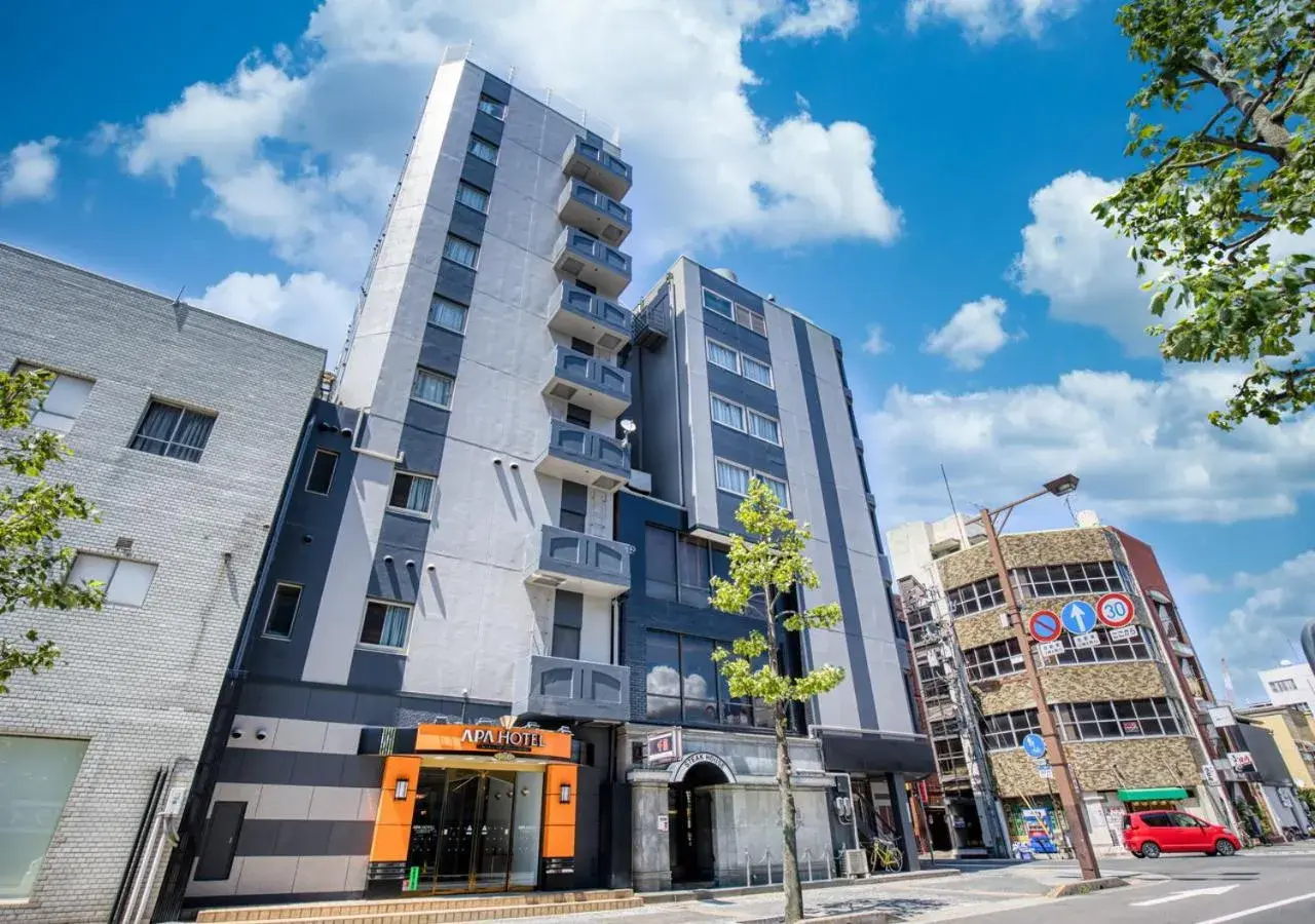 Facade/entrance in APA Hotel Marugame Ekimae Odori Facade/entrance in APA Hotel Marugame Ekimae Odori