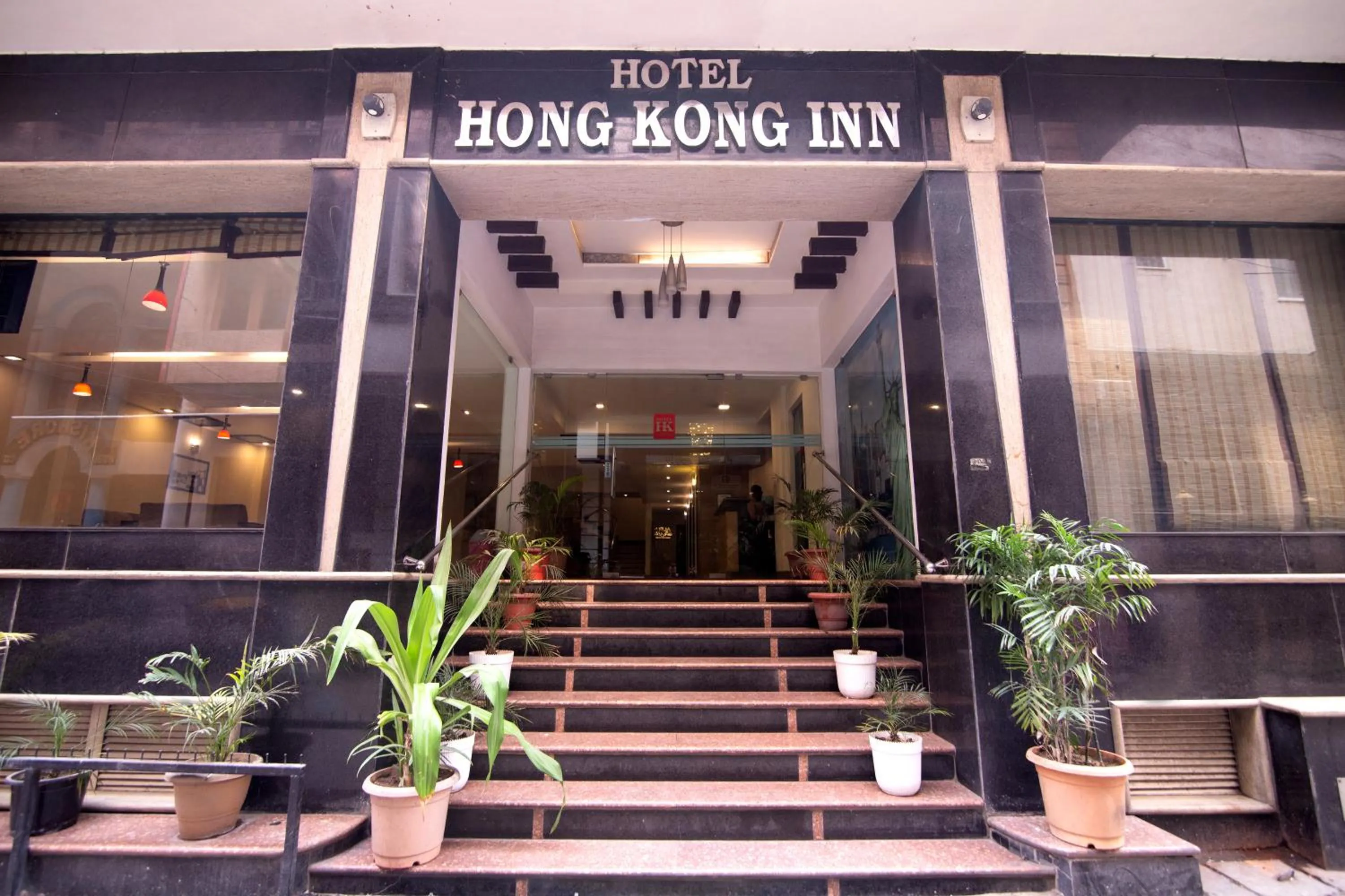 Property building in Hotel Hong Kong Inn