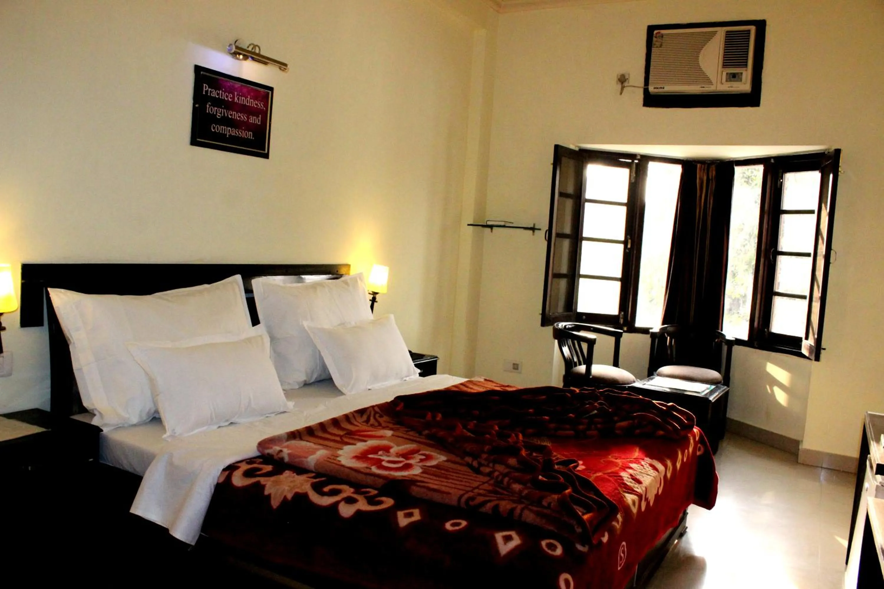 Living room, Bed in Hotel Hong Kong Inn