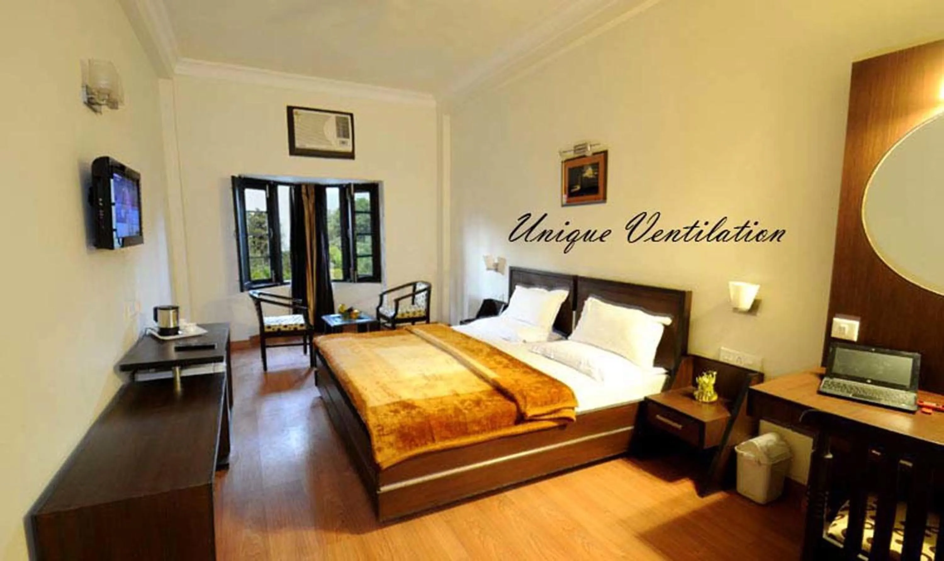 Garden view, Bed in Hotel Hong Kong Inn