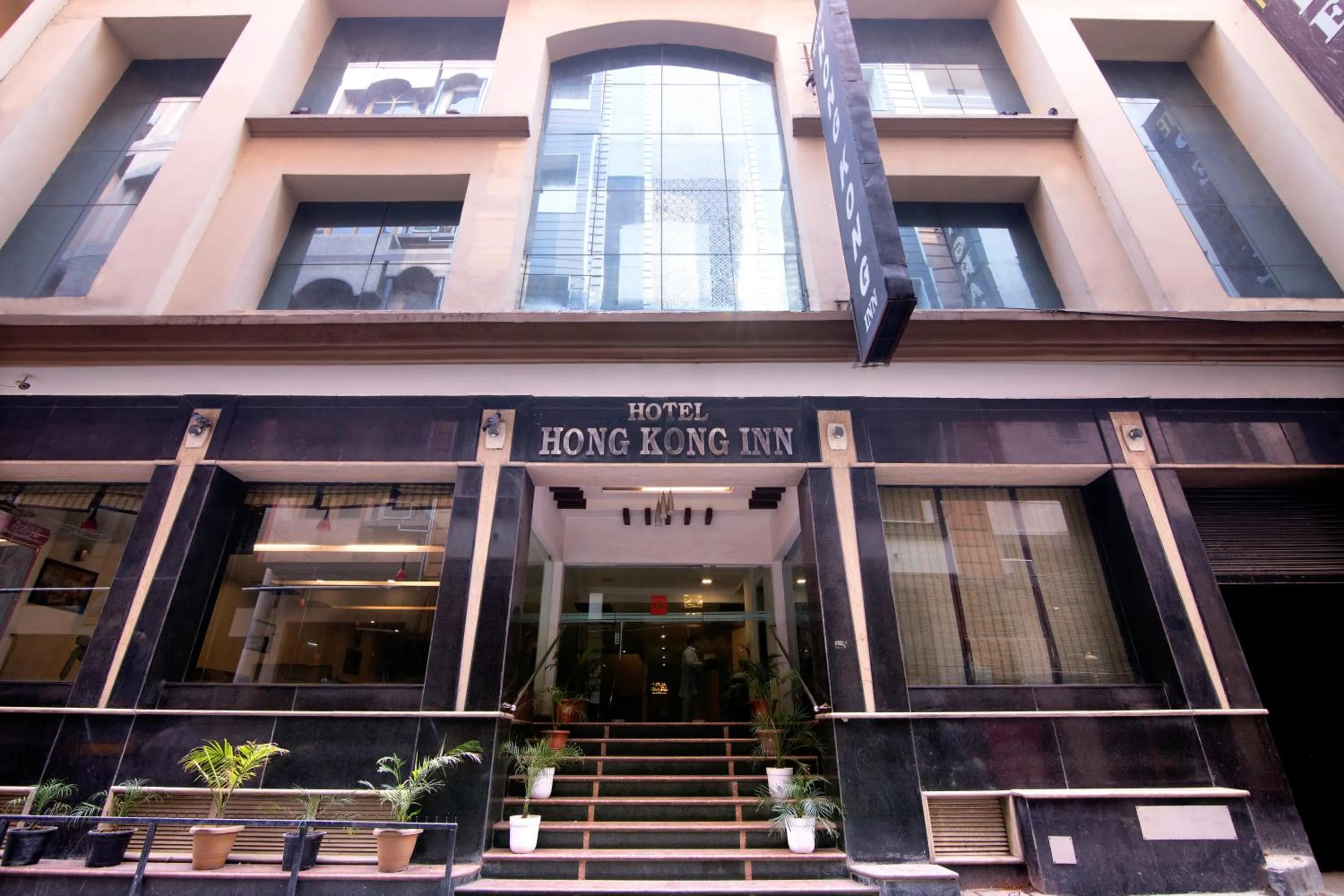 Property building in Hotel Hong Kong Inn