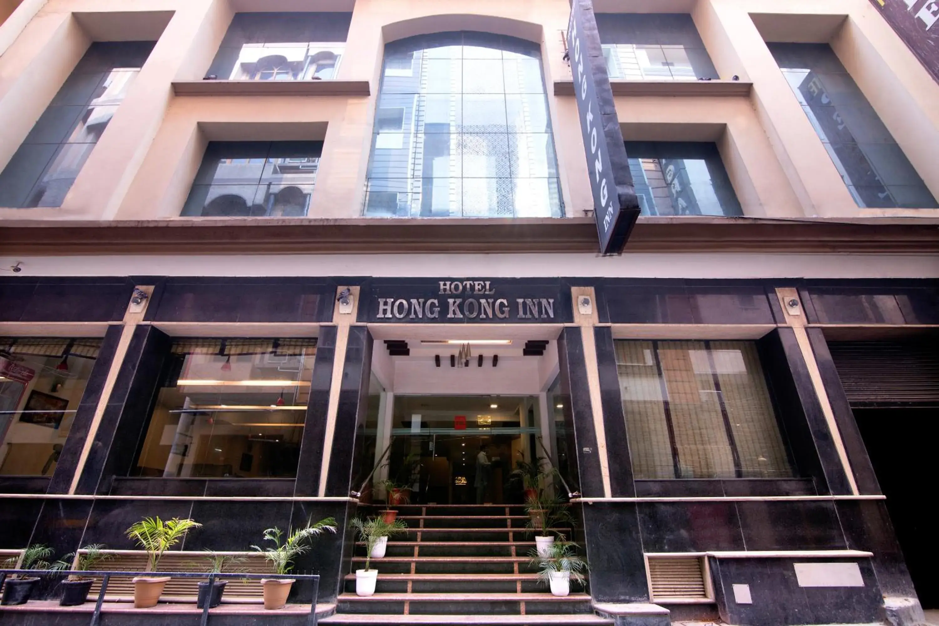 Property building in Hotel Hong Kong Inn Property building in Hotel Hong Kong Inn