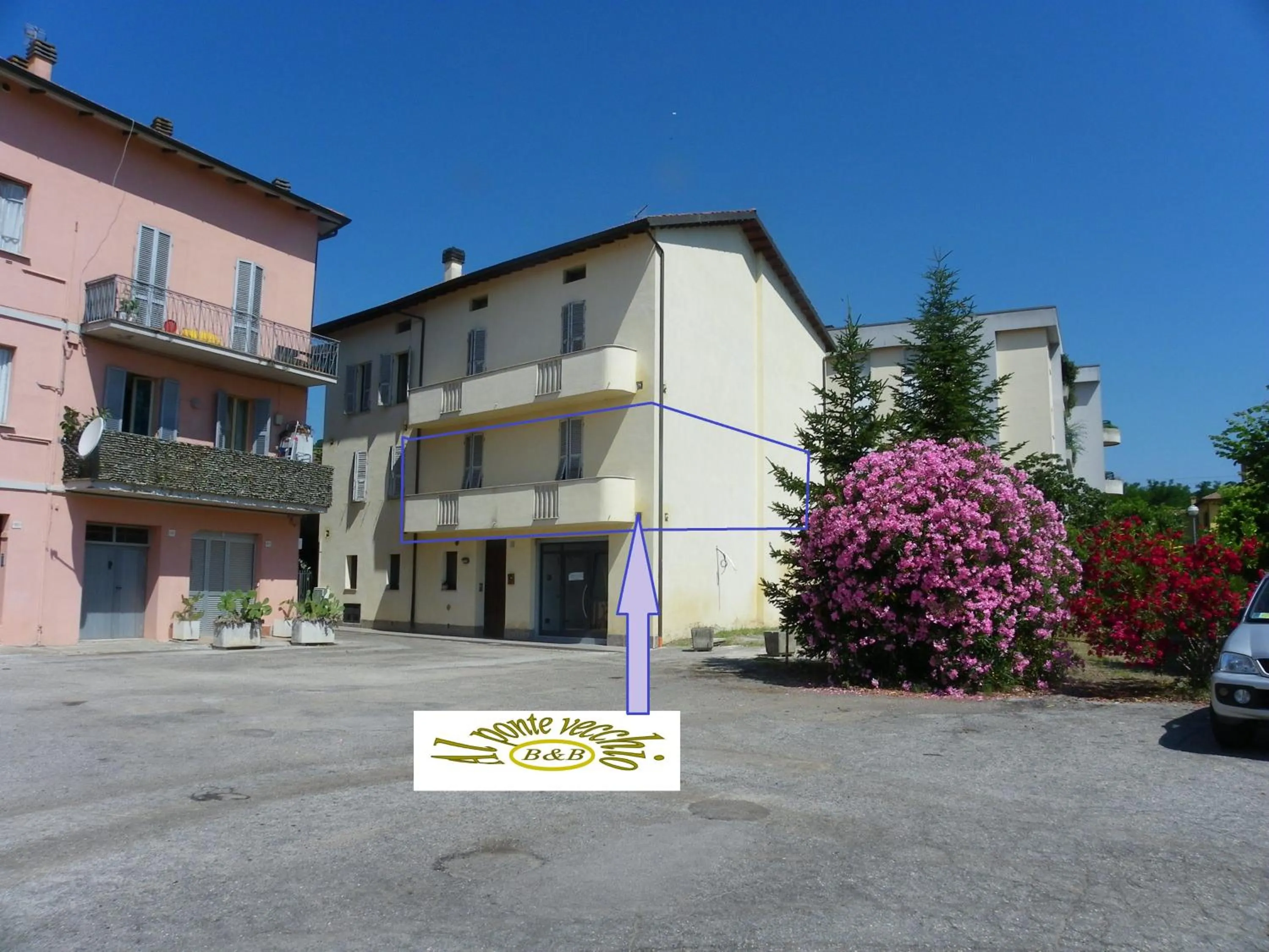 Property building in Al Ponte Vecchio