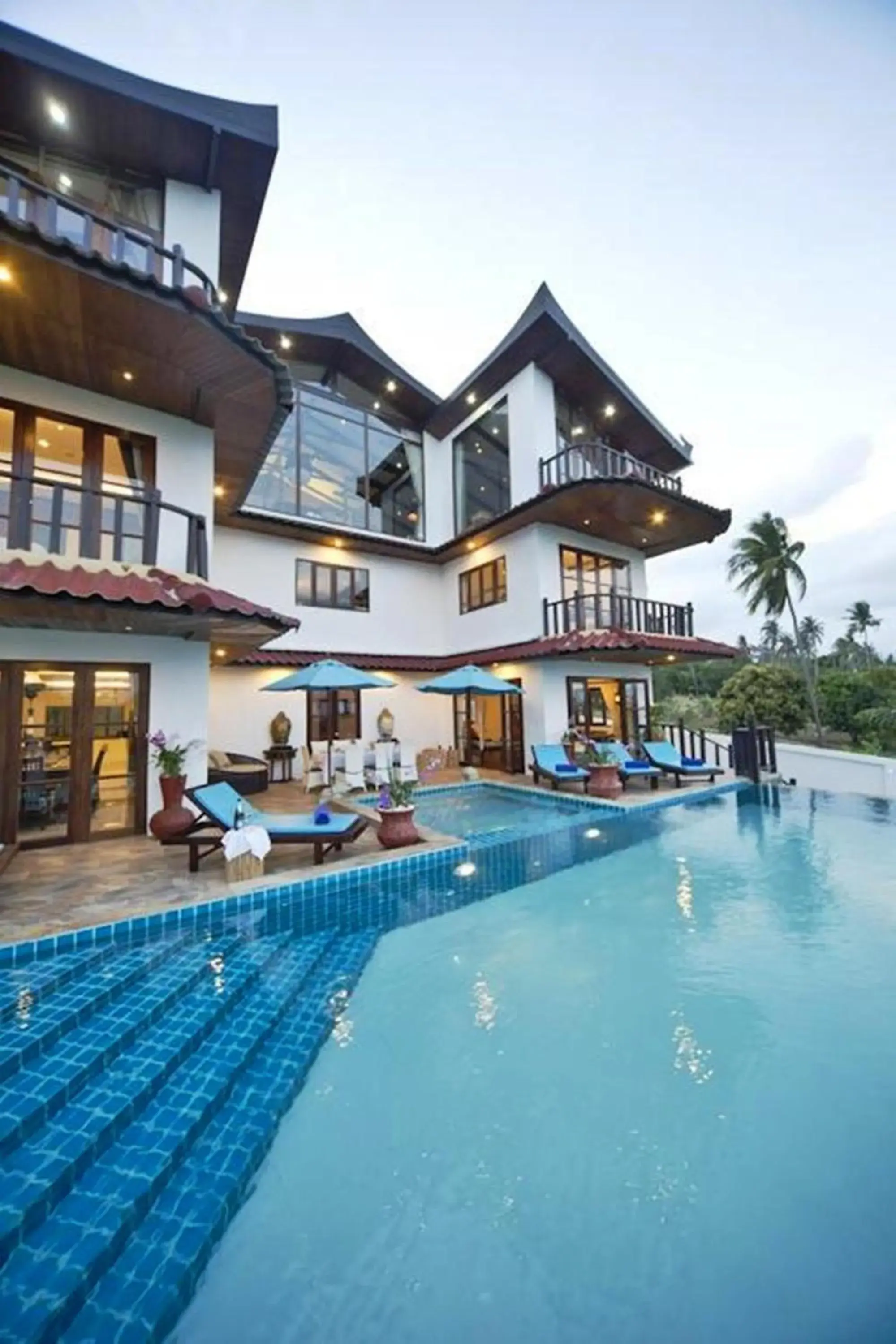 Facade/entrance in Paradise Island Estate Facade/entrance in Paradise Island Estate