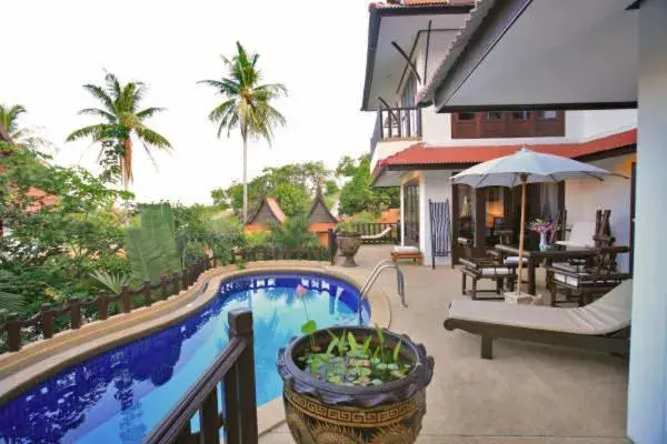 Swimming pool in Paradise Island Estate Swimming pool in Paradise Island Estate