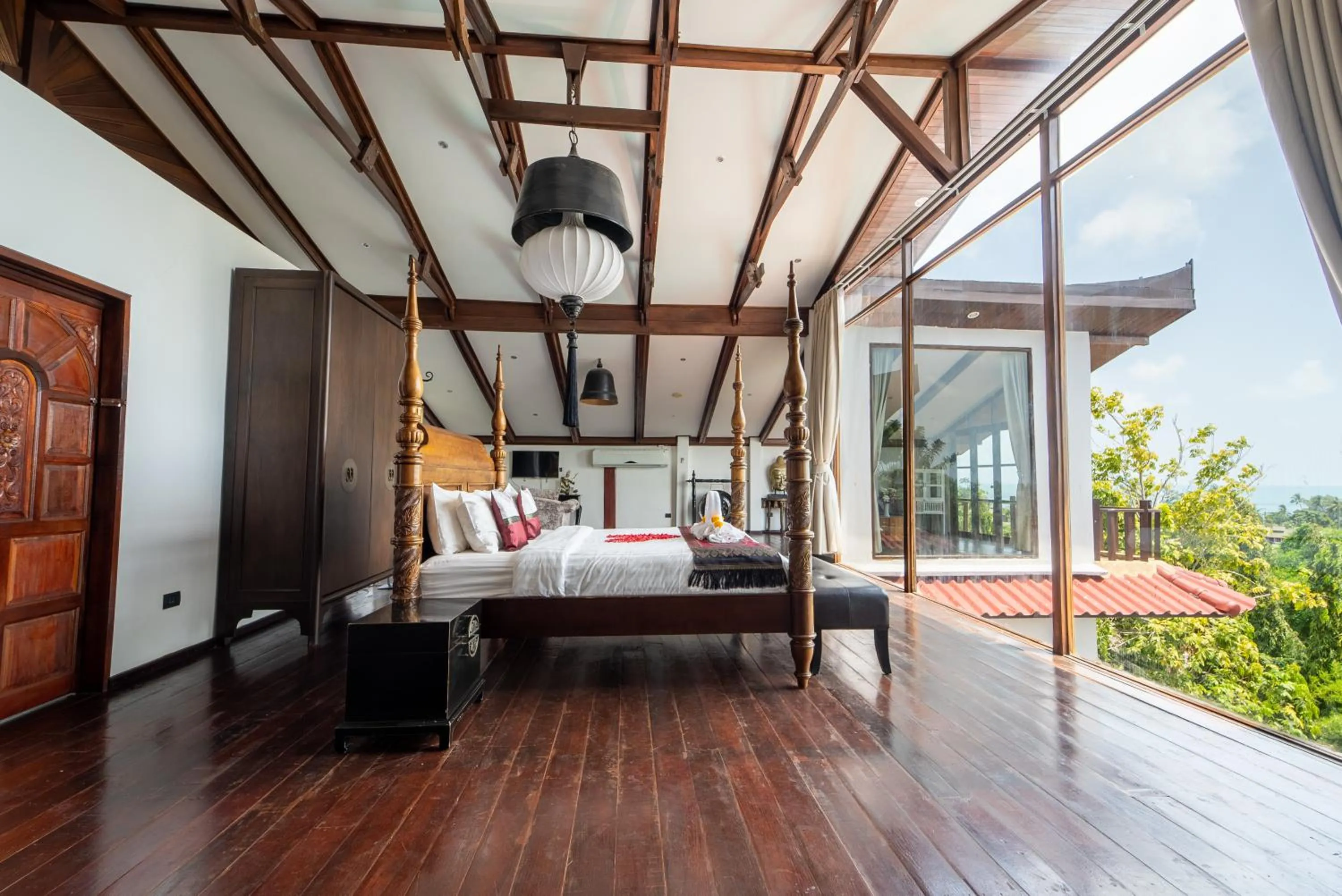 Bedroom, Bed in Paradise Island Estate