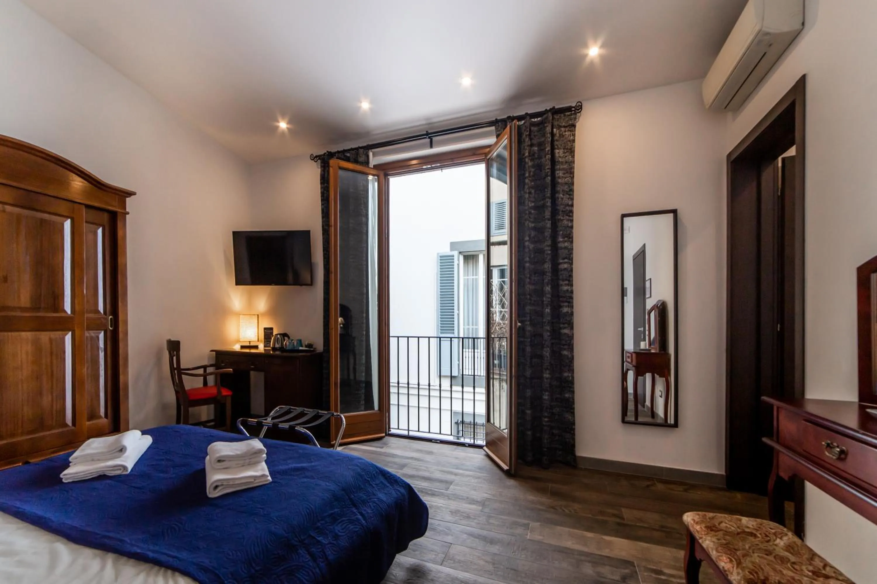 Balcony/Terrace, Bed in Medici Soderini