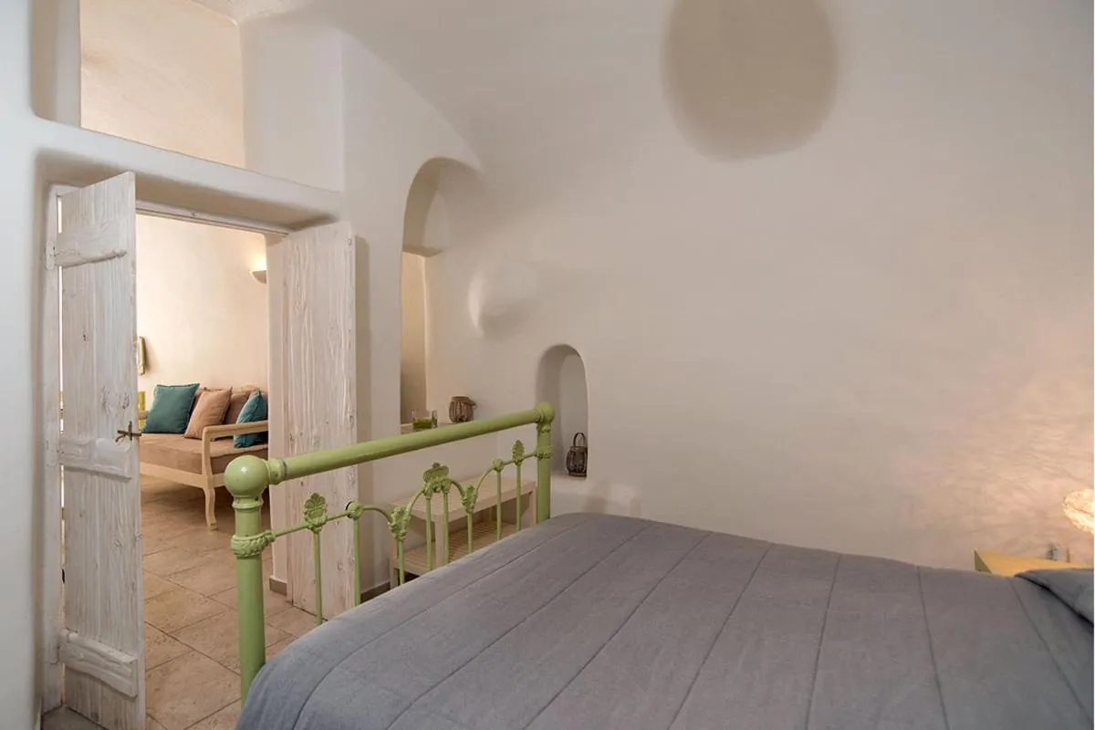 Bedroom, Bed in Blue Dolphins Apartments