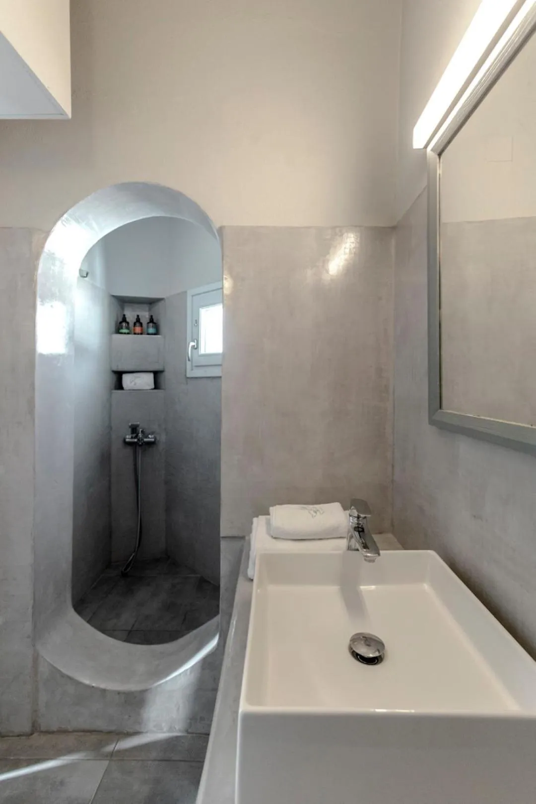 Bathroom in Blue Dolphins Apartments