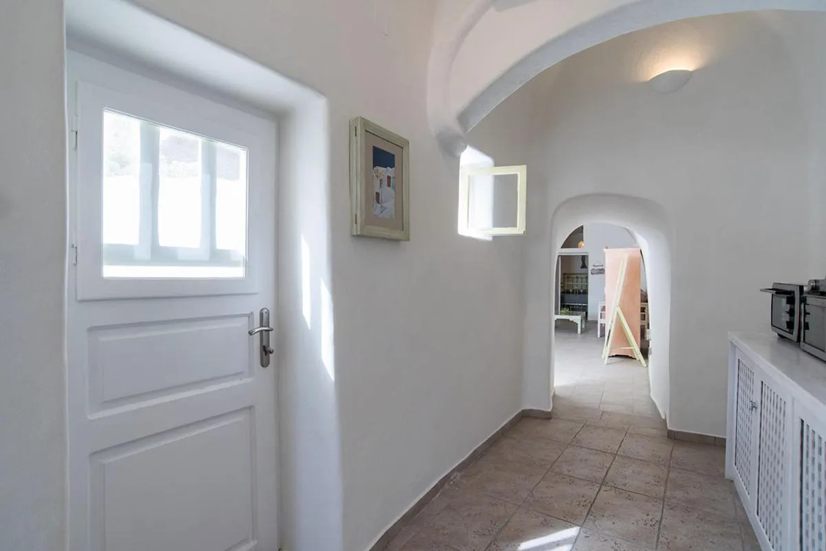 Kitchen or kitchenette in Blue Dolphins Apartments