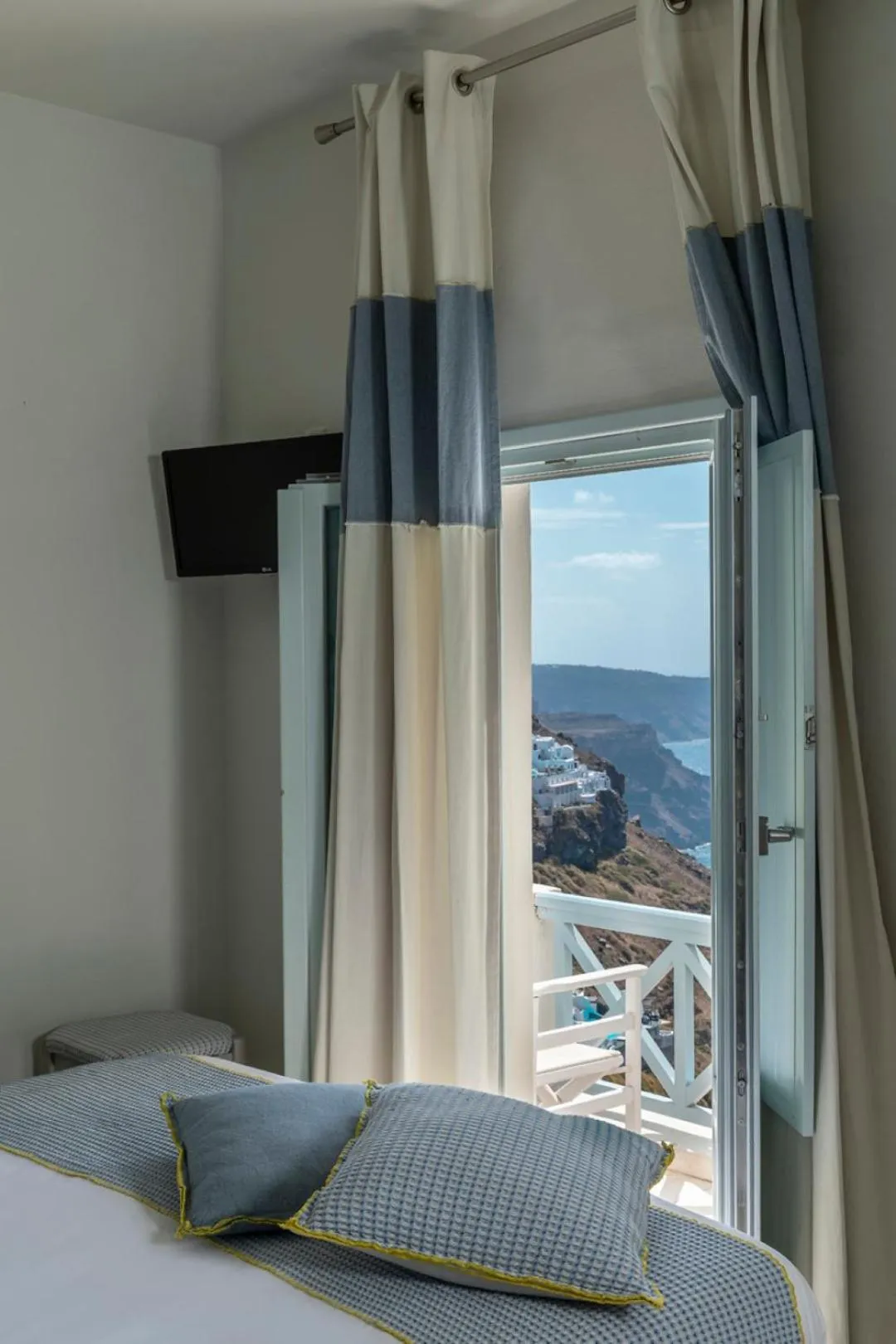 Bed in Blue Dolphins Apartments