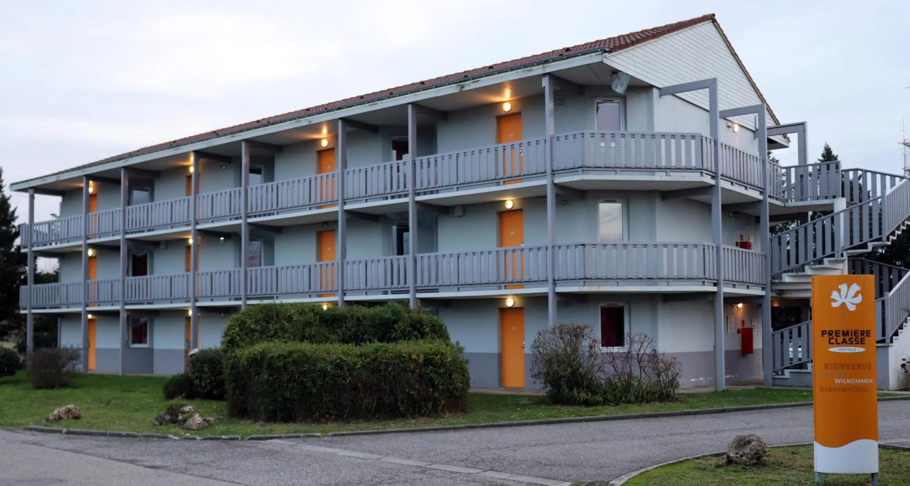 Facade/entrance in Première Classe Toulouse Nord - L'Union