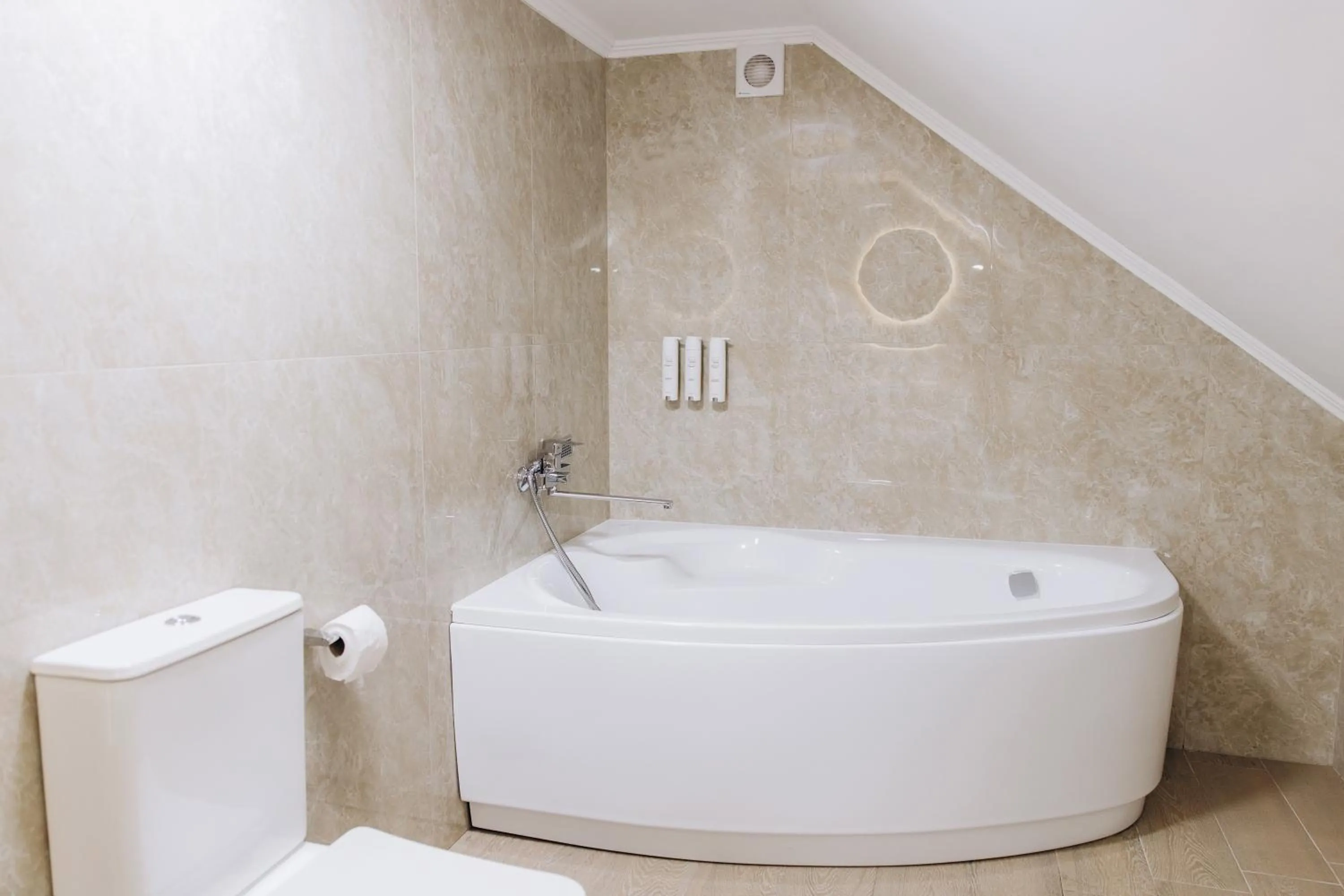 Toilet in Eduard Hotel