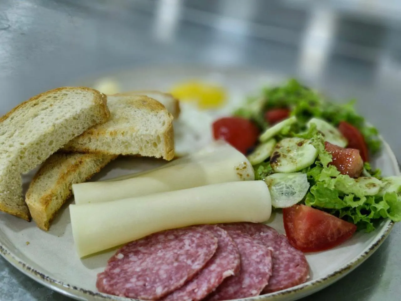 Restaurant/places to eat in Eduard Hotel