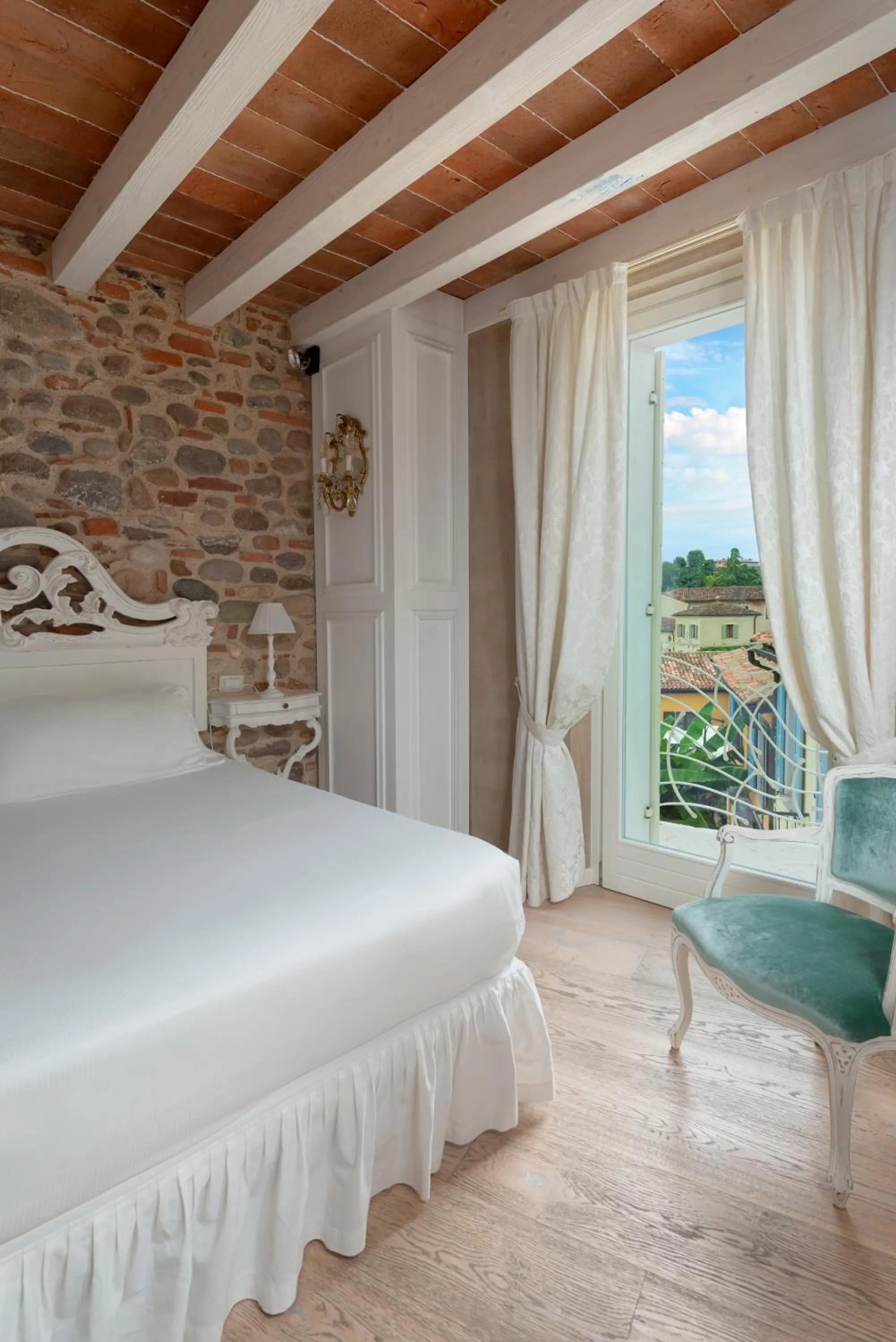 Bed in Regia Rosetta - Royal Rooms Borghetto