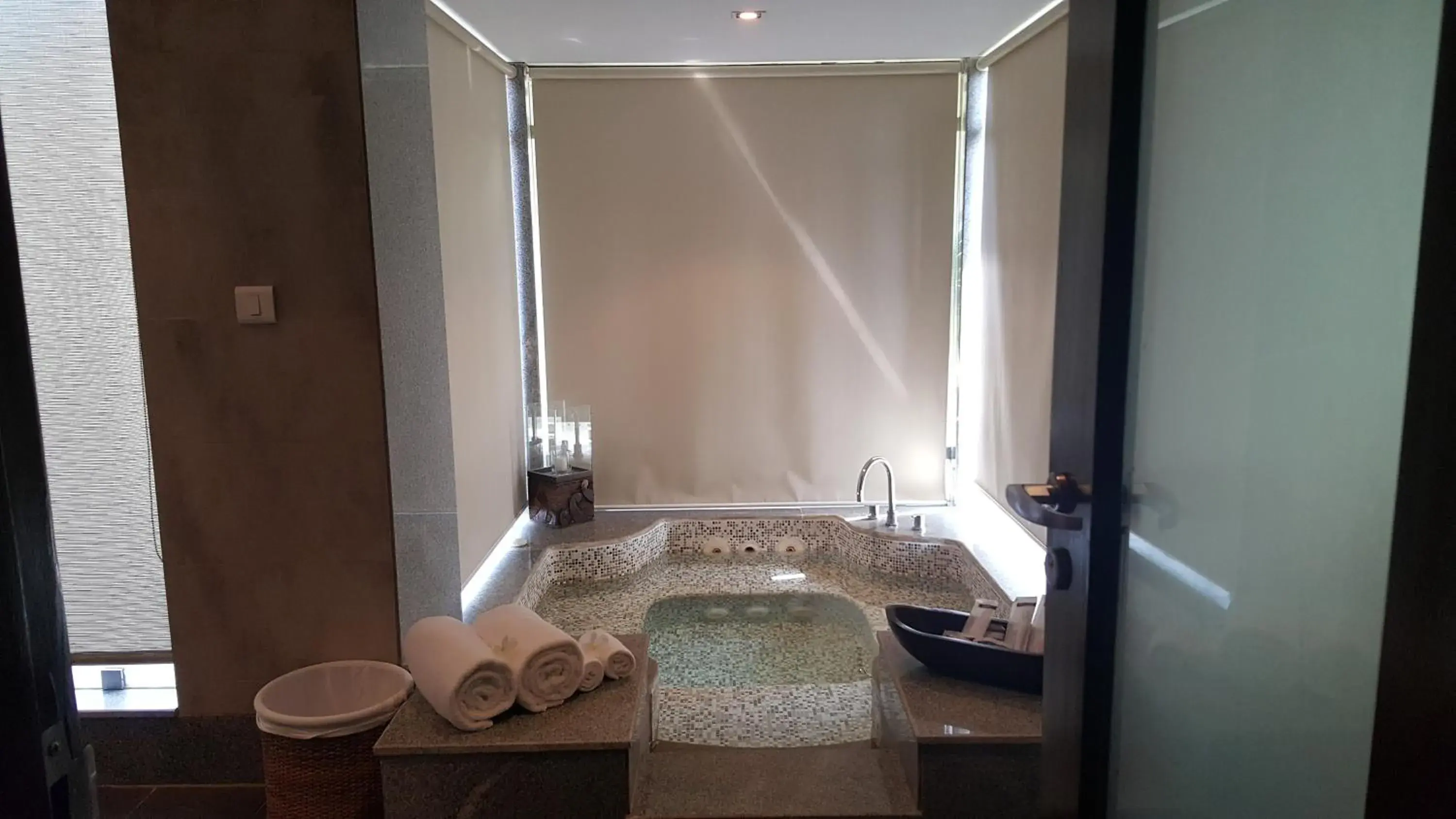 Luxury Lagoon View Suite in The Lalit Resort & Spa Bekal Luxury Lagoon View Suite in The Lalit Resort & Spa Bekal