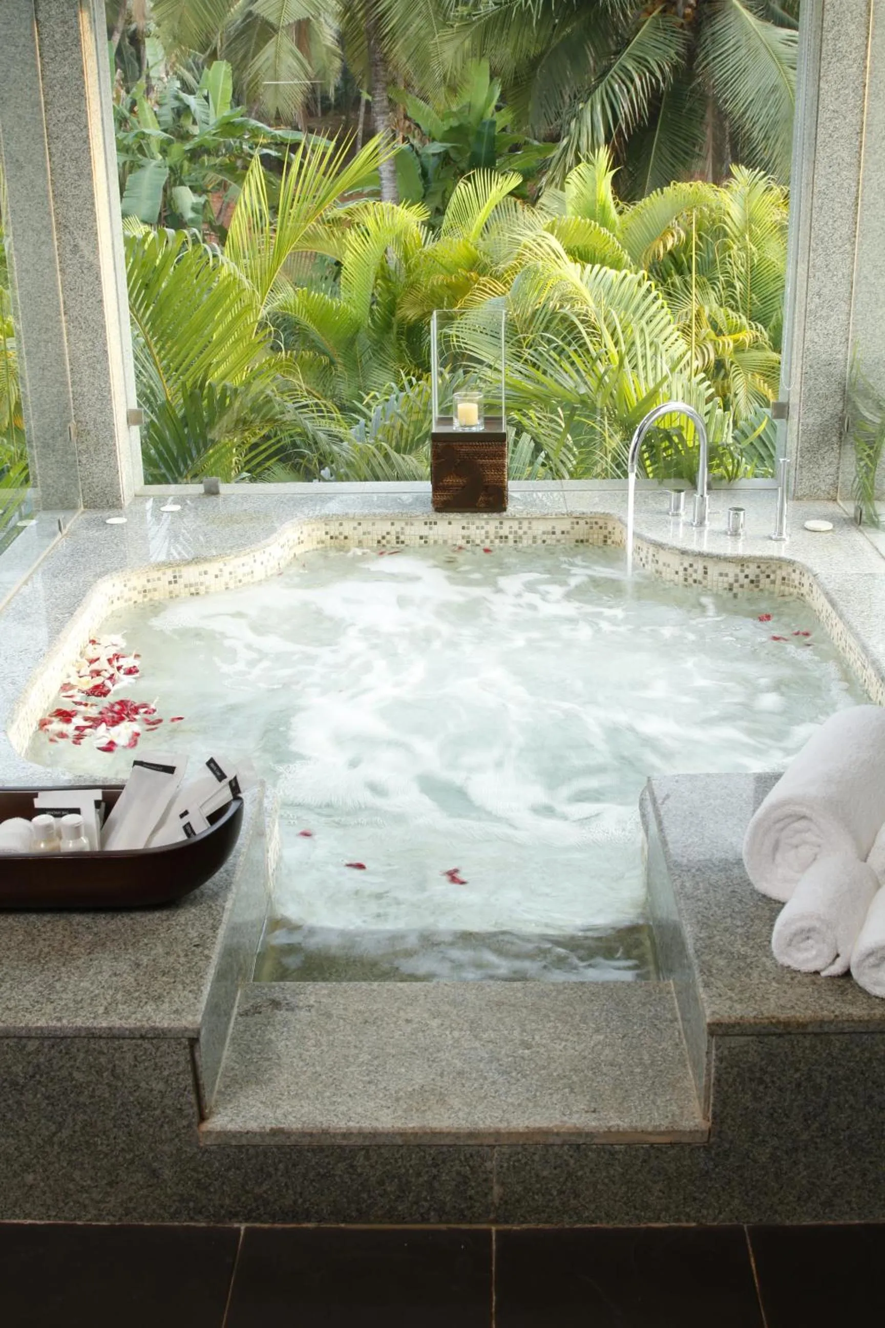 Hot Tub in The Lalit Resort & Spa Bekal