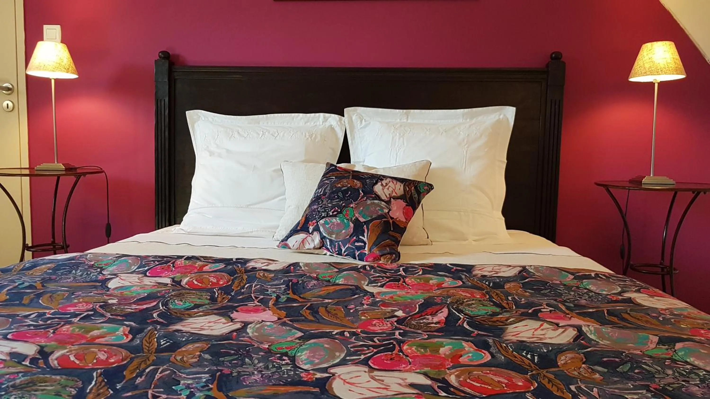 Bedroom, Bed in l'Arbre Voyageur