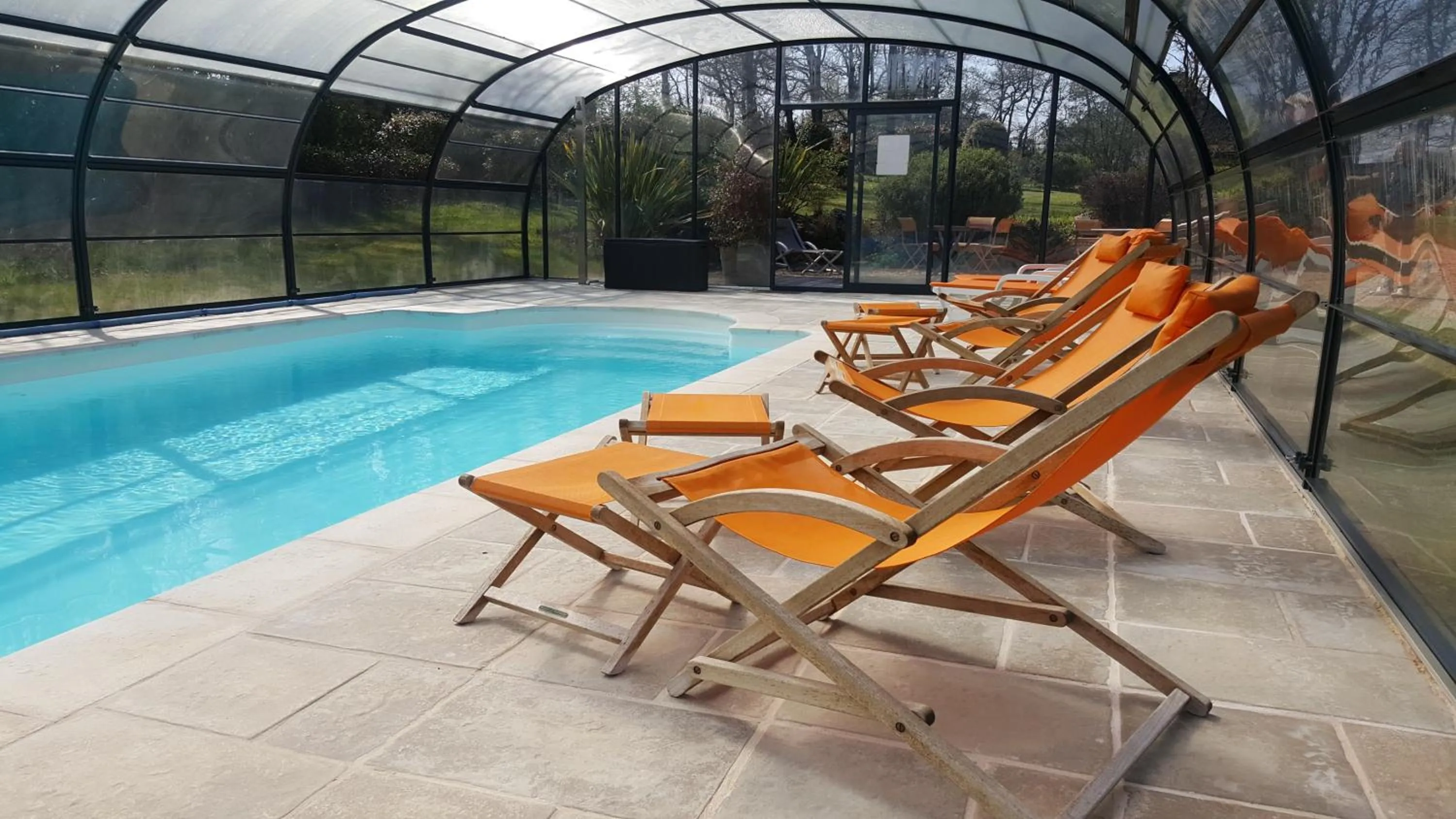 Pool view in l'Arbre Voyageur