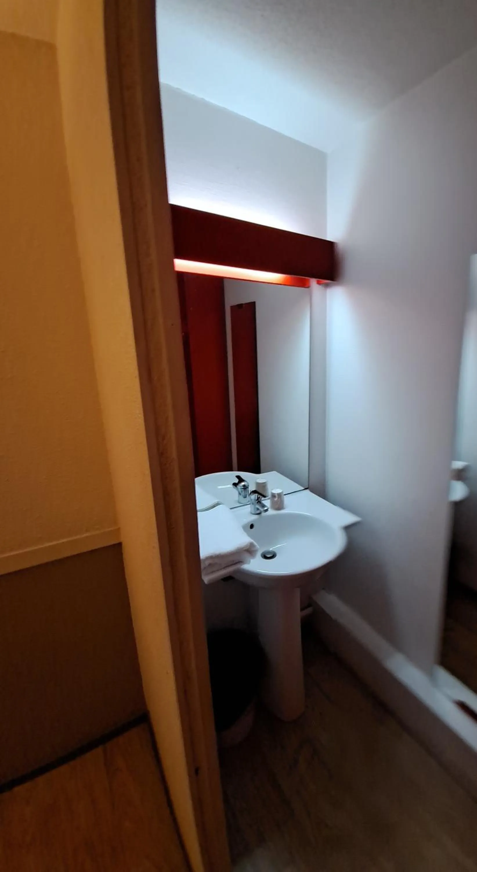 Bathroom in Hotel HECO Lyon sud Vienne