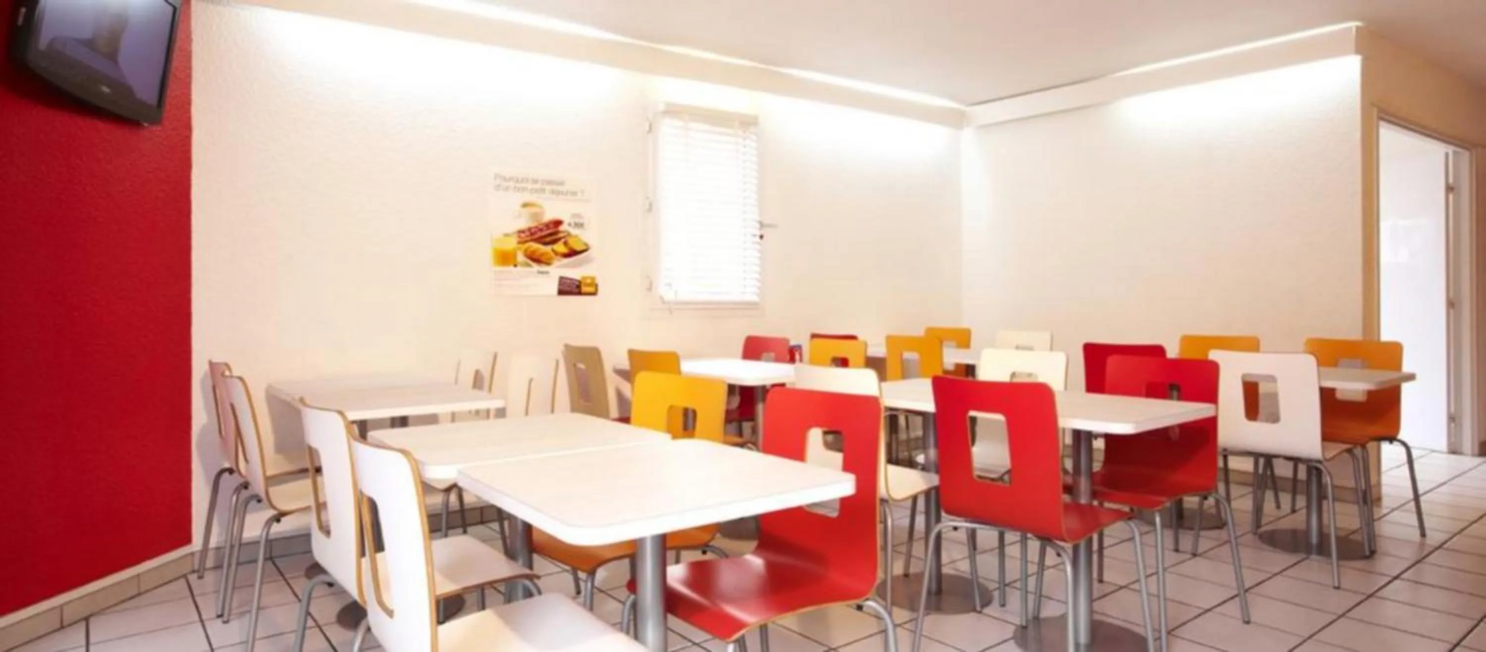 Buffet breakfast in Hotel HECO Lyon sud Vienne