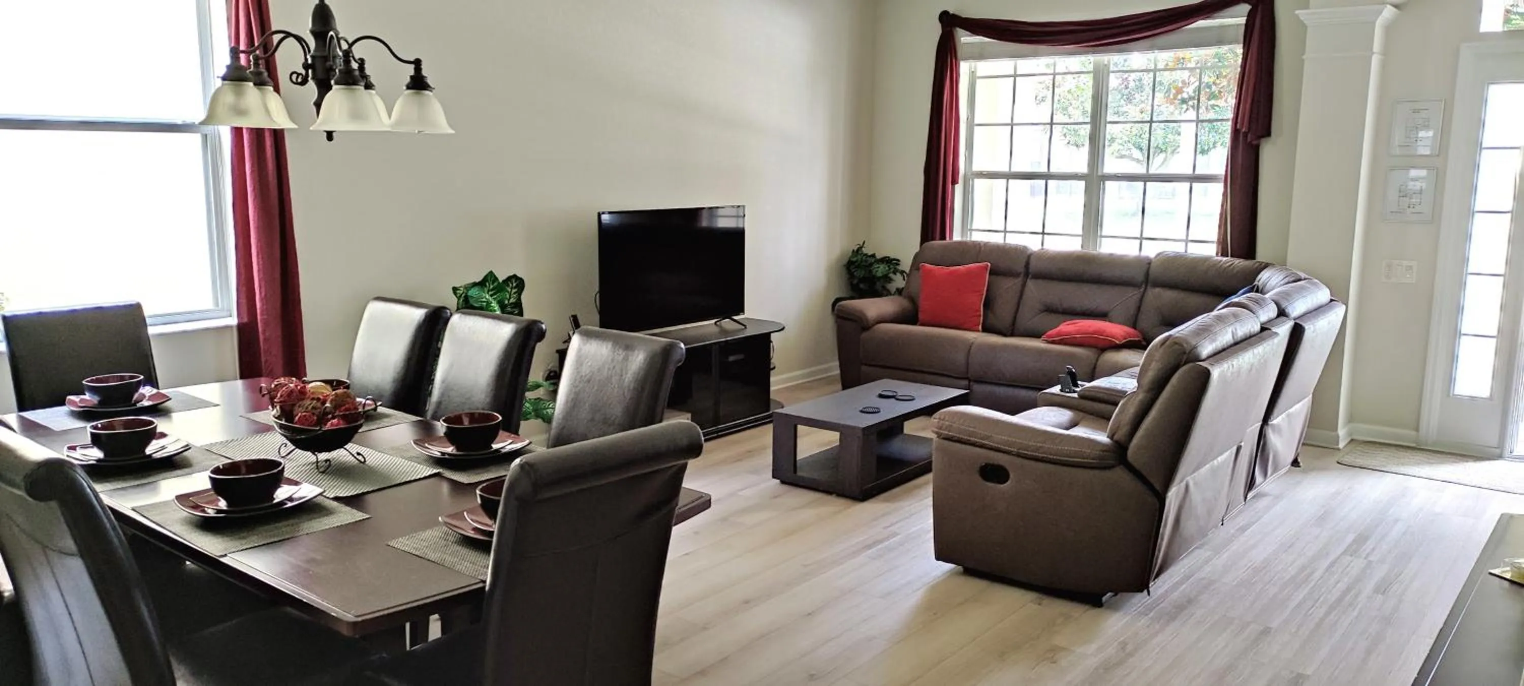 Communal lounge/ TV room in Flagstone Villa