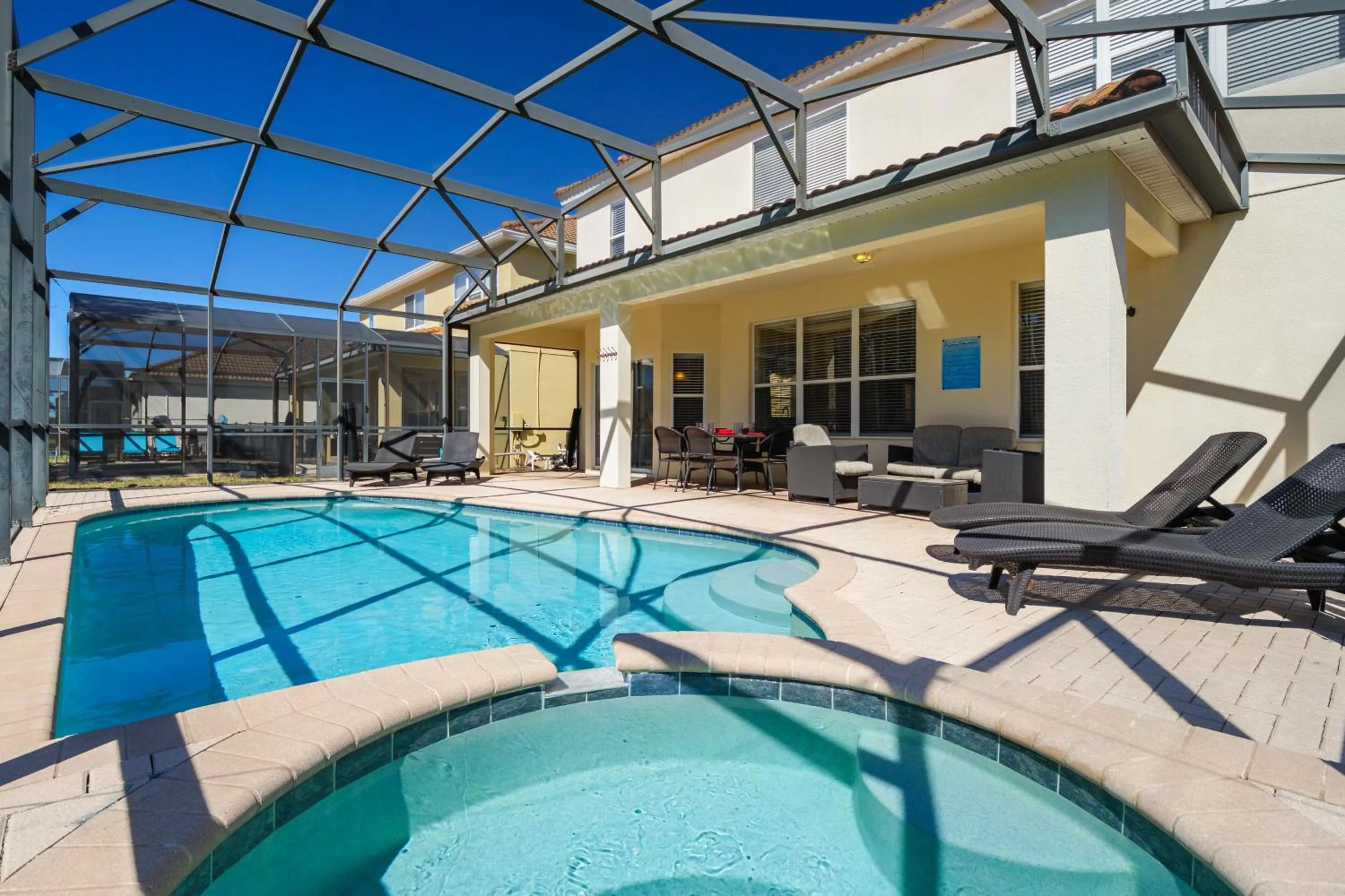 Swimming pool in Flagstone Villa