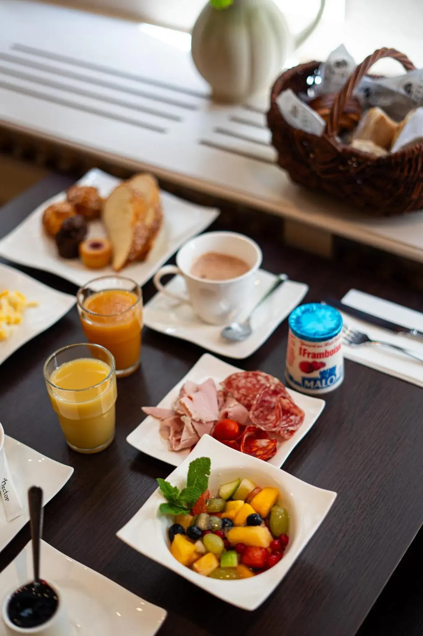 Breakfast in La Maison des Armateurs Breakfast in La Maison des Armateurs