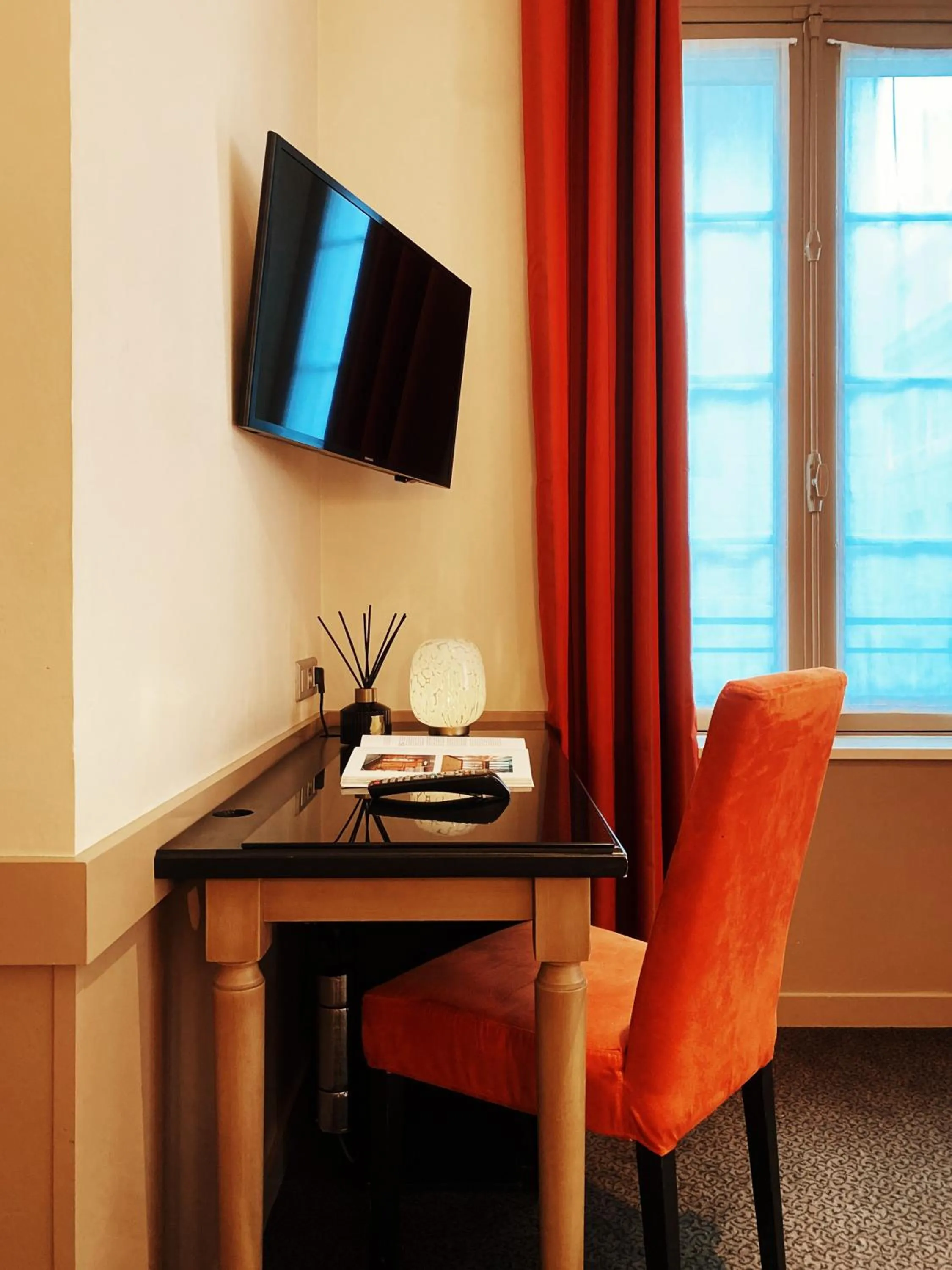 Communal lounge/ TV room in La Maison des Armateurs