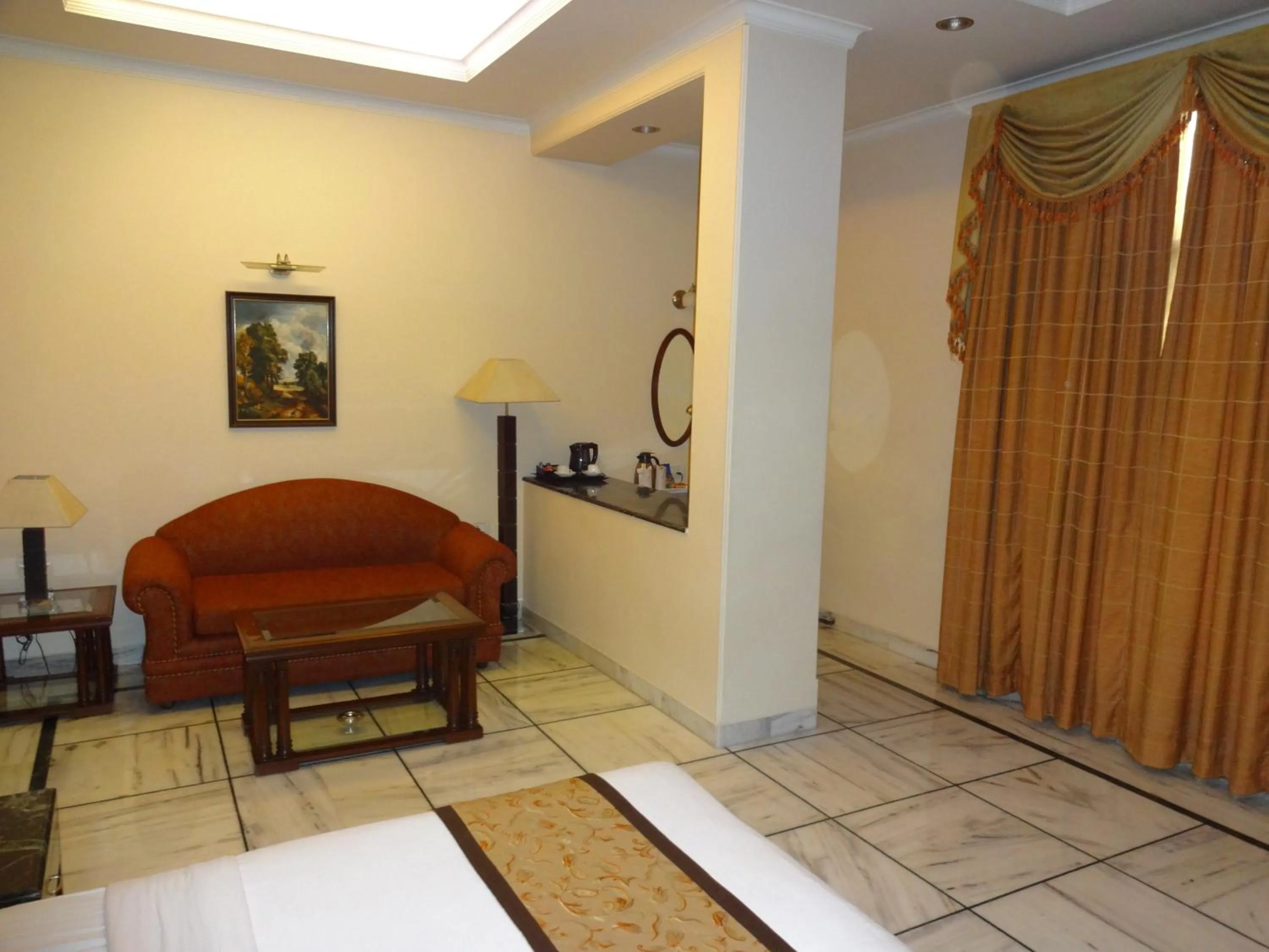 Bedroom, Seating Area in Florence Inn