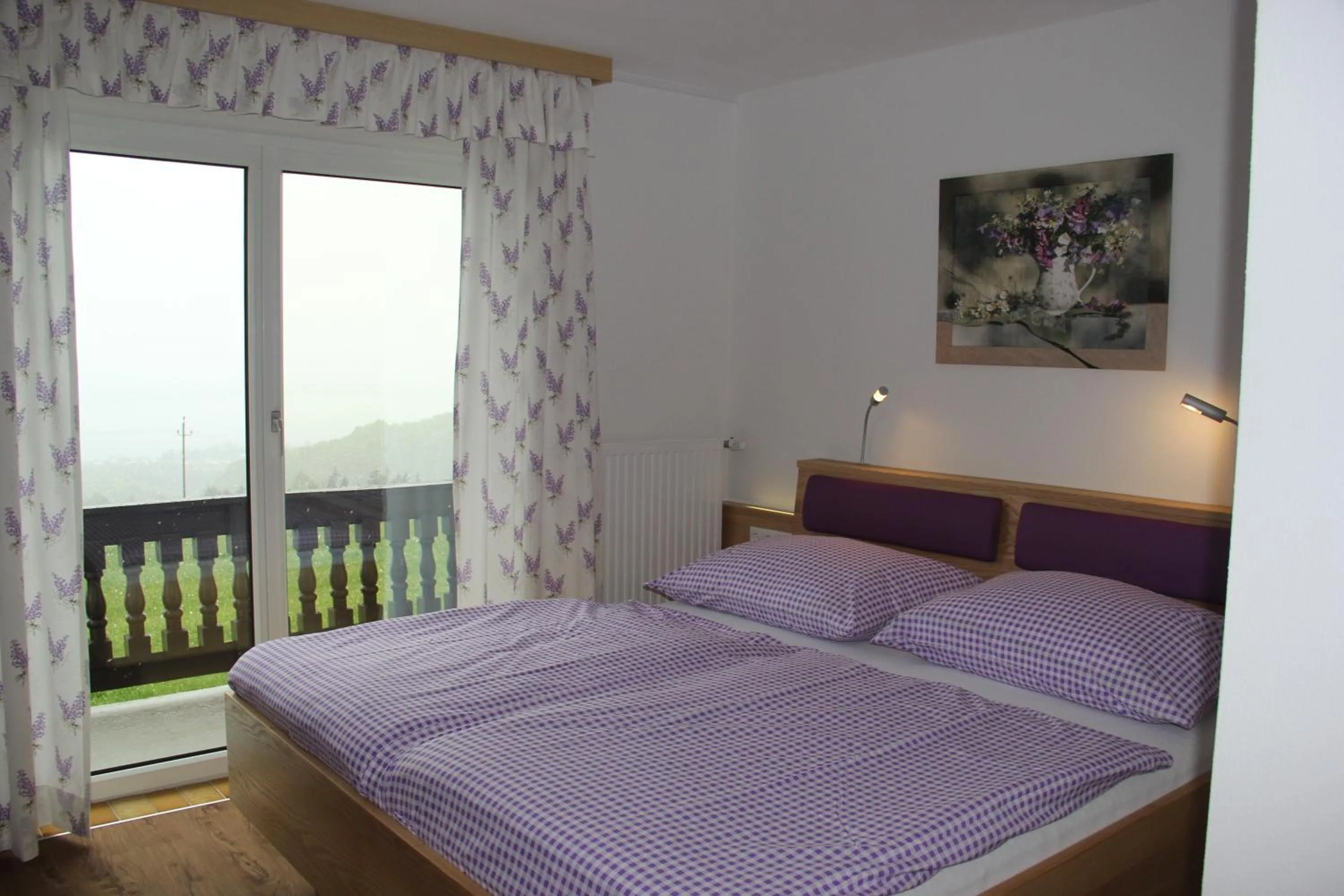 Bed in Ferienwohnungen Schöbringer