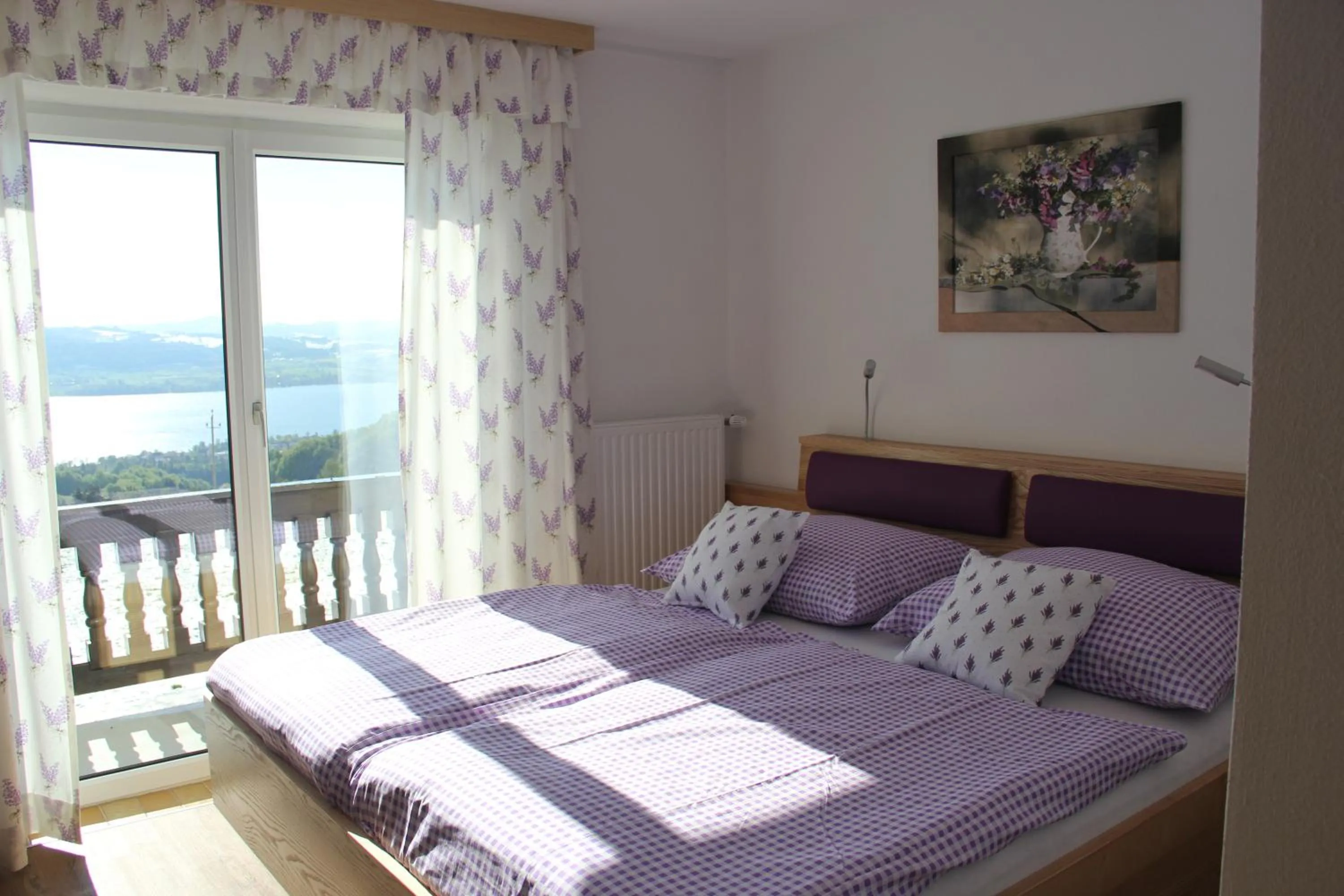 Bed in Ferienwohnungen Schöbringer