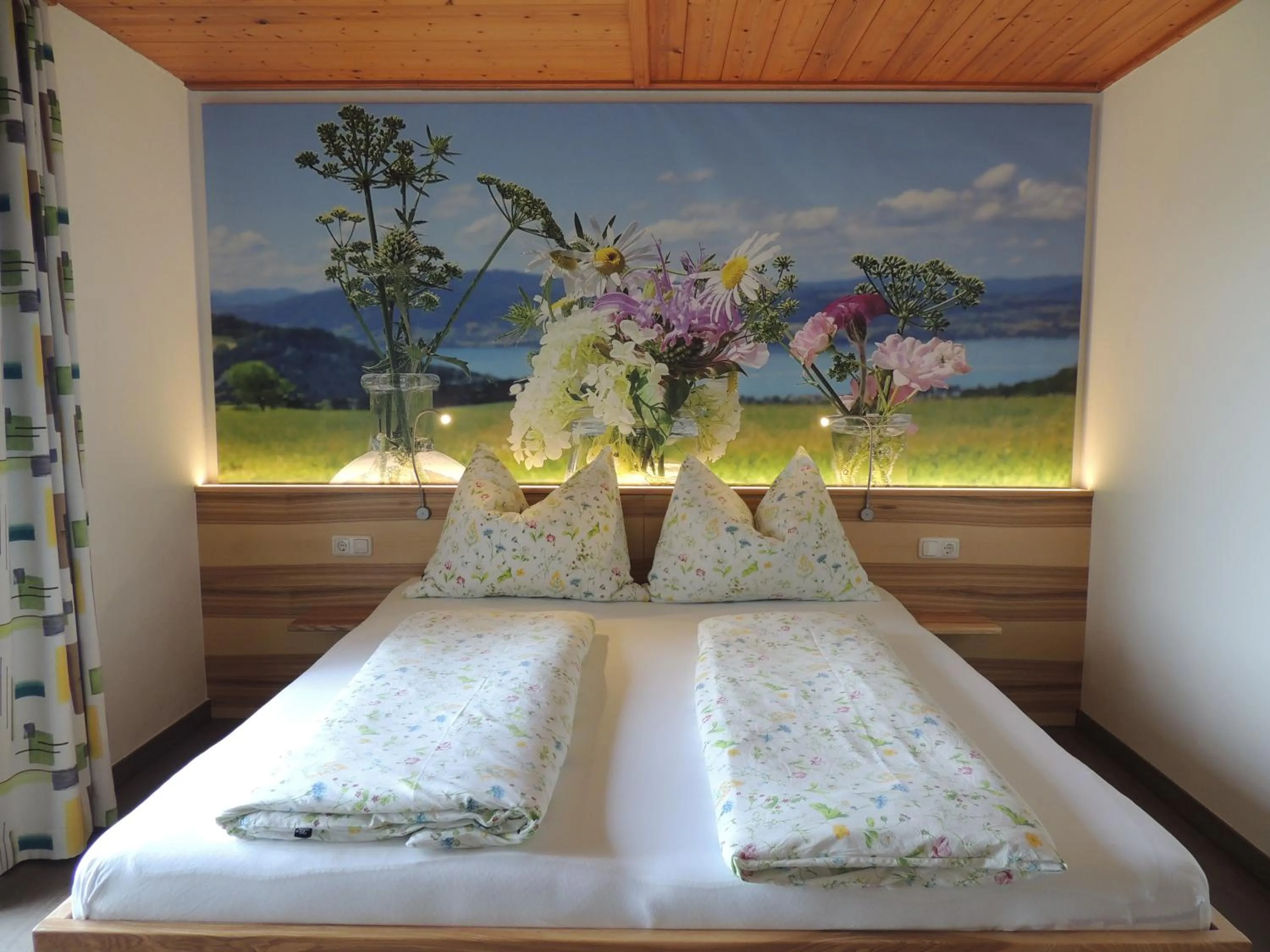 Bed in Ferienwohnungen Schöbringer